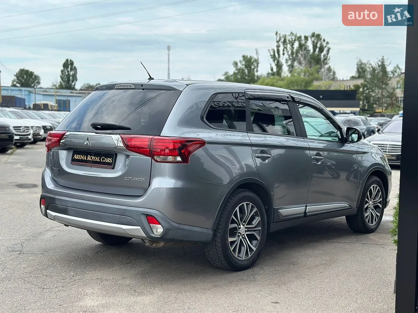 2016 Mitsubishi Outlander - мініатюра 10