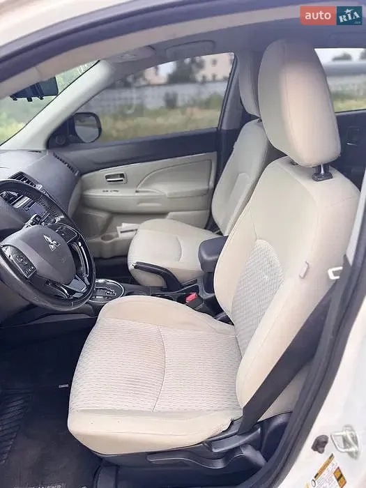 2017 Mitsubishi Outlander - мініатюра 15