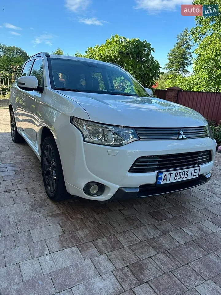 2013 Mitsubishi Outlander - мініатюра 12