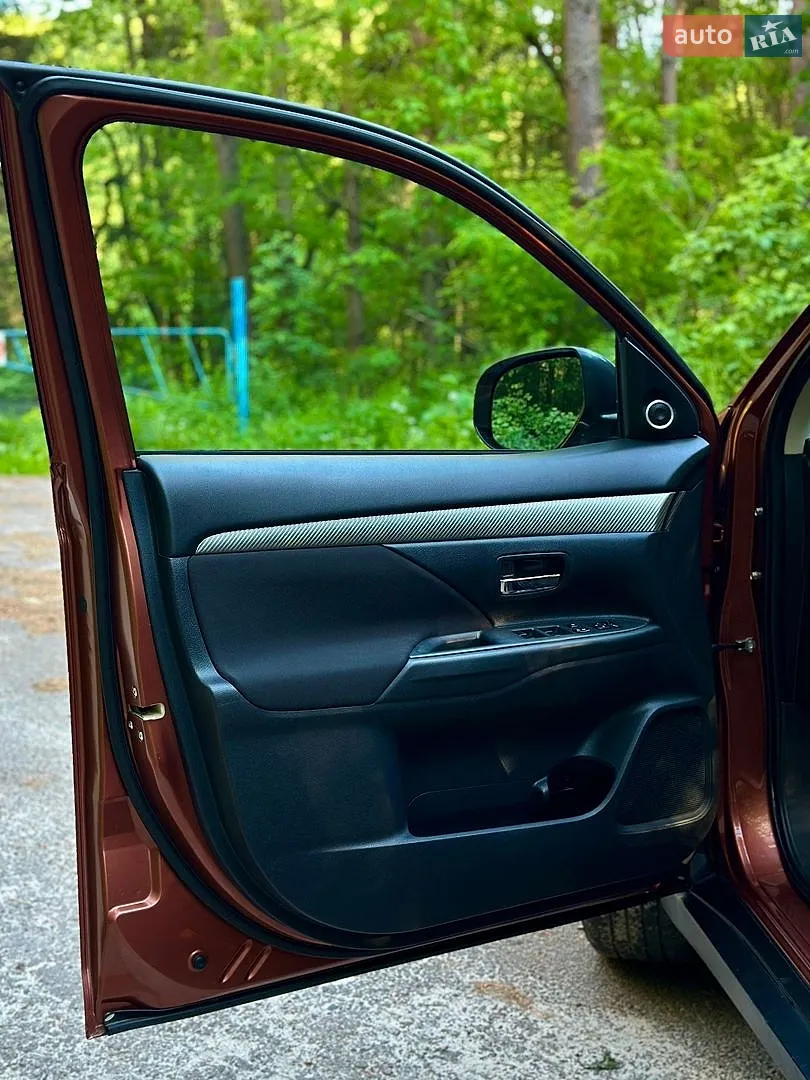 2014 Mitsubishi Outlander - мініатюра 26