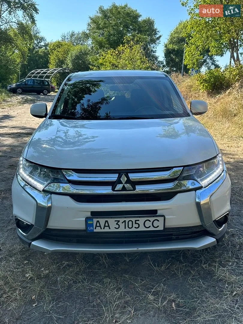 2017 Mitsubishi Outlander - мініатюра 3