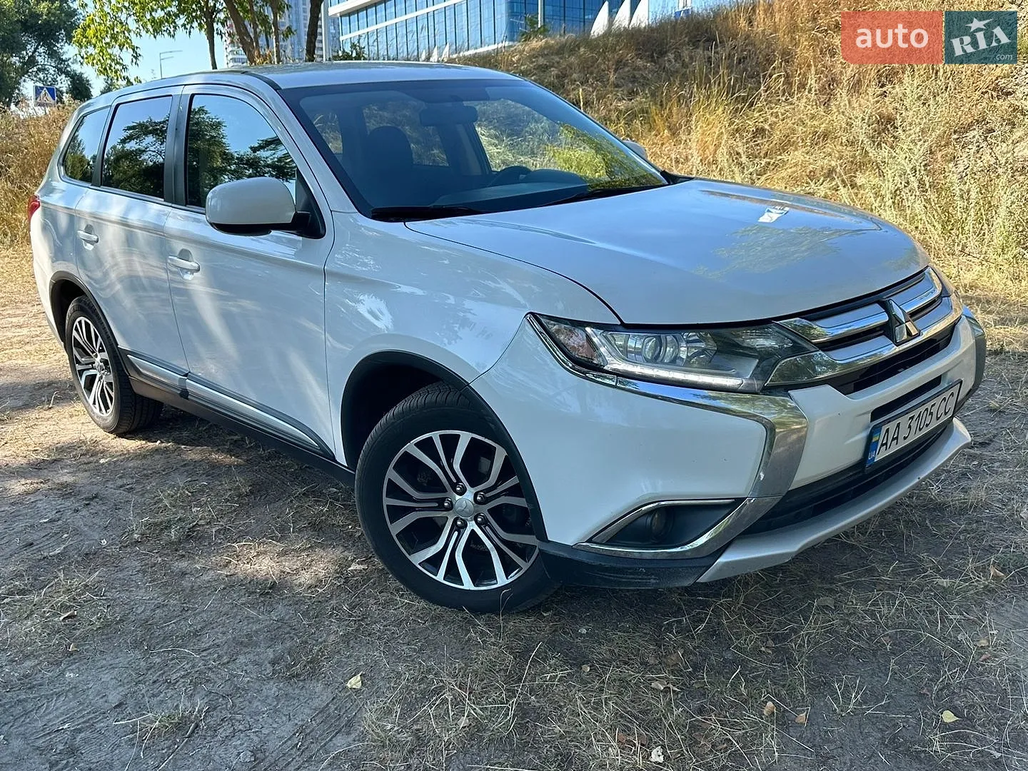 2017 Mitsubishi Outlander - фото 1