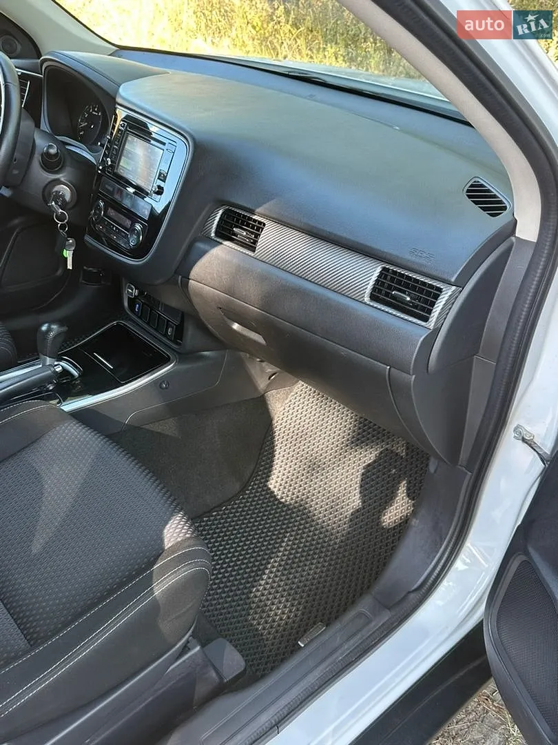 2017 Mitsubishi Outlander - мініатюра 12