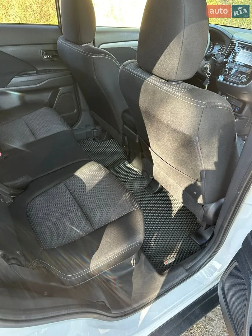 2017 Mitsubishi Outlander - мініатюра 13