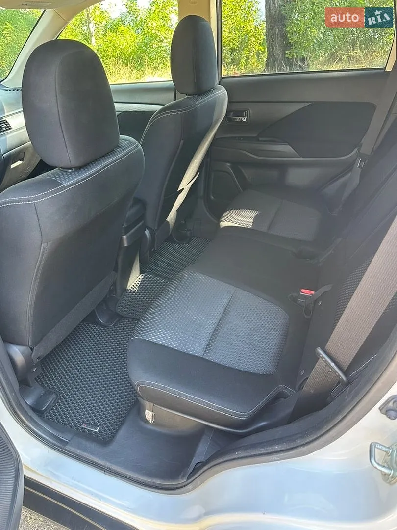 2017 Mitsubishi Outlander - мініатюра 14