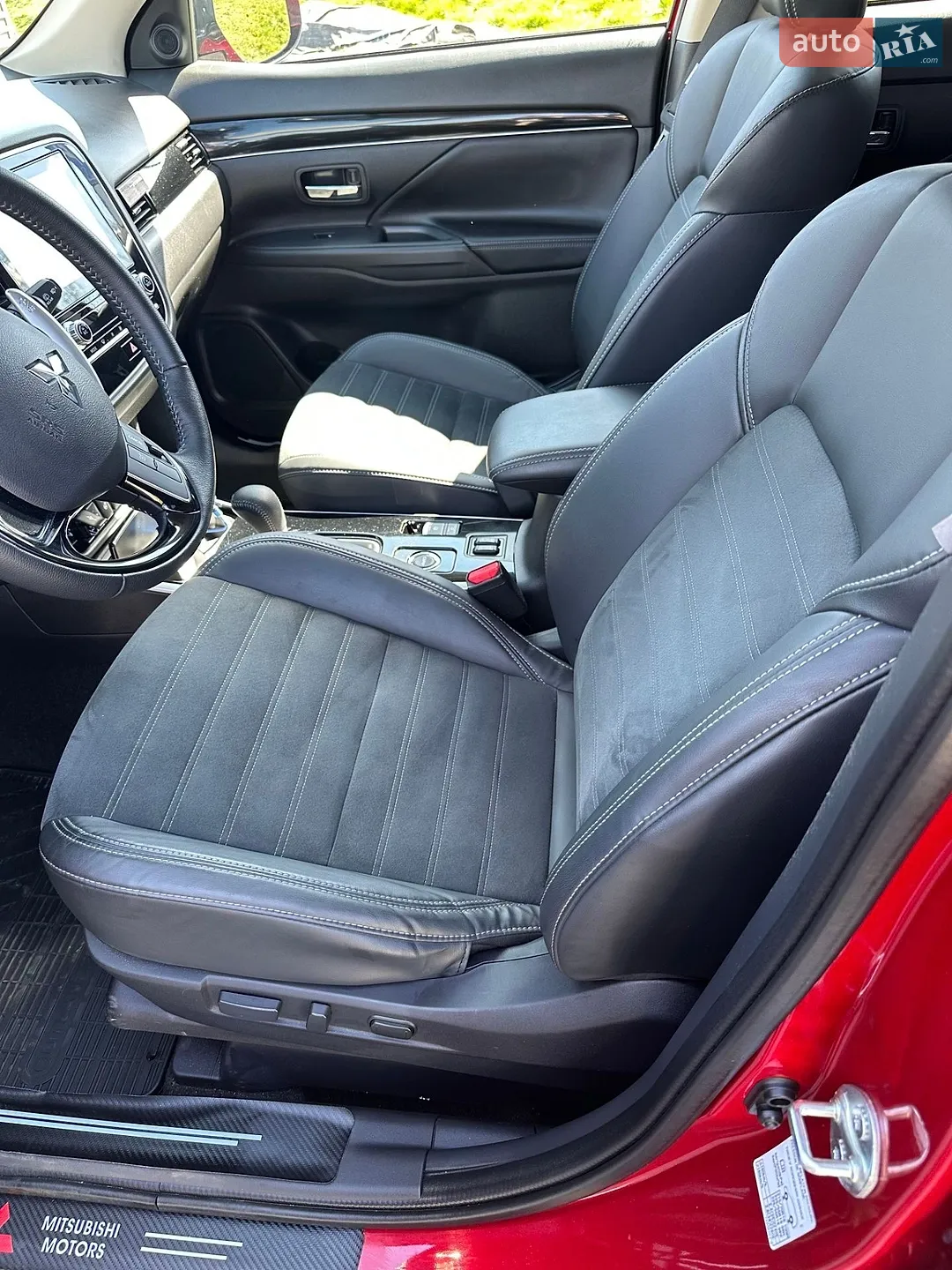 2021 Mitsubishi Outlander - мініатюра 16