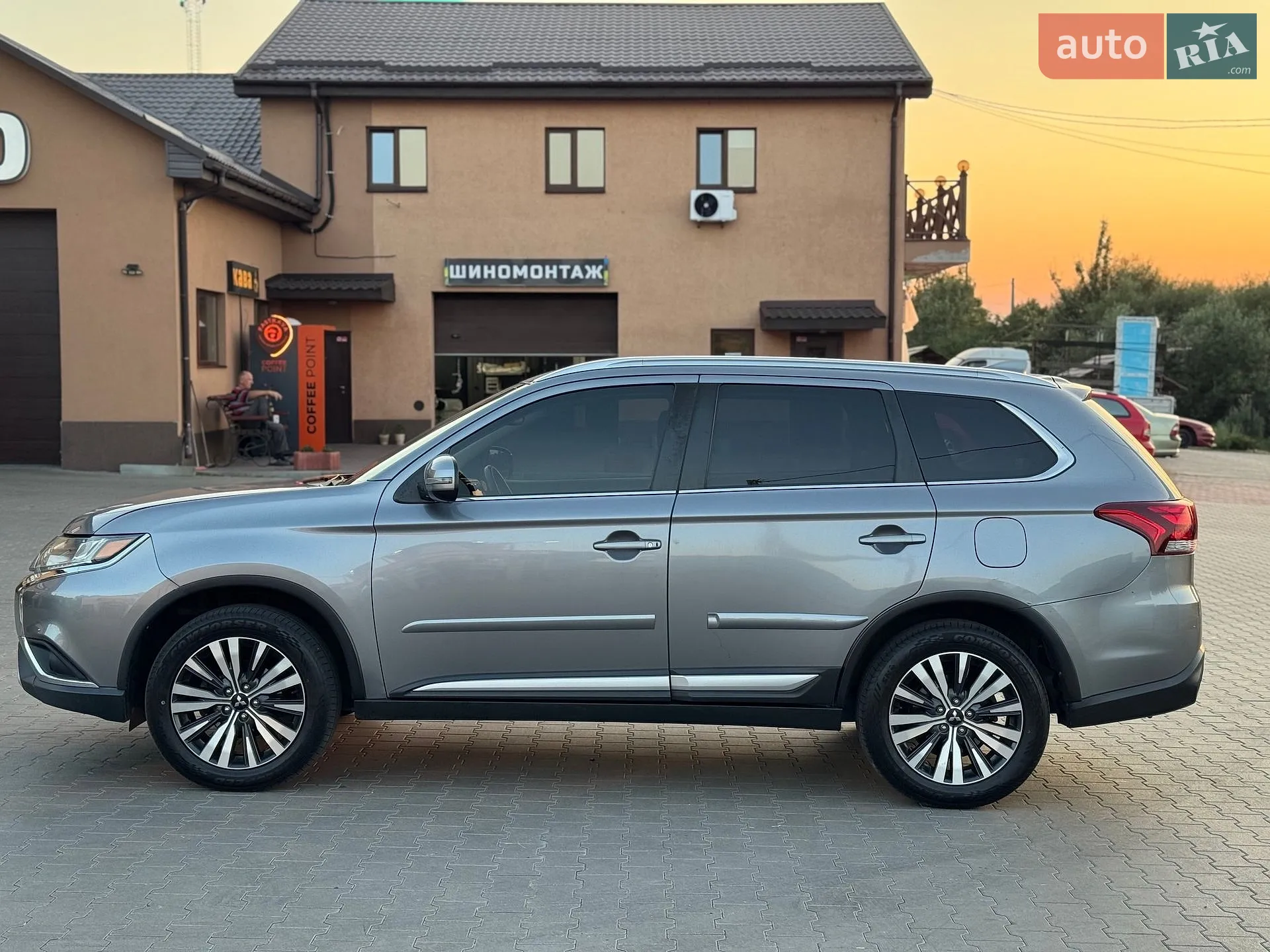 2020 Mitsubishi Outlander - мініатюра 8