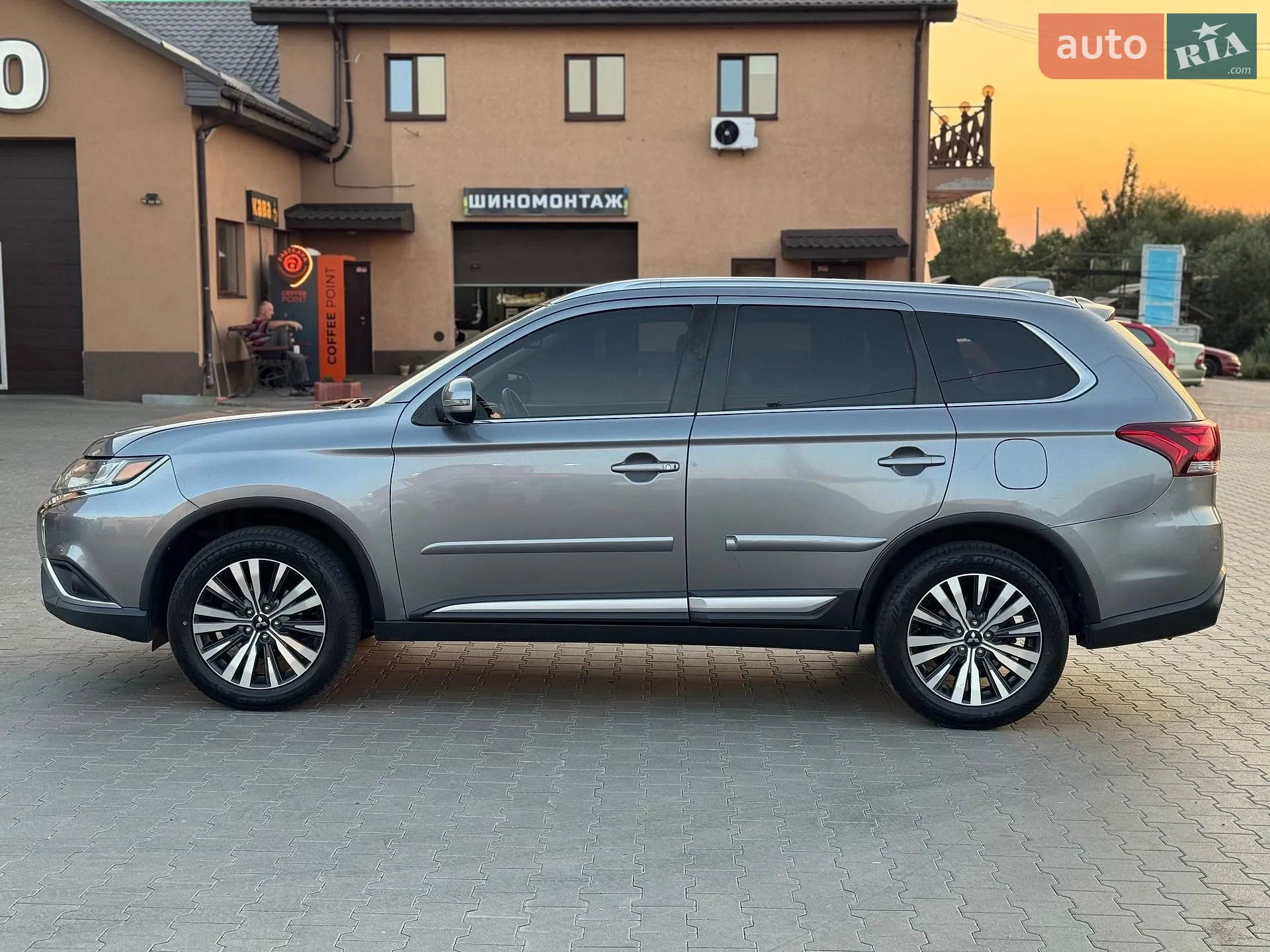 2020 Mitsubishi Outlander - мініатюра 9