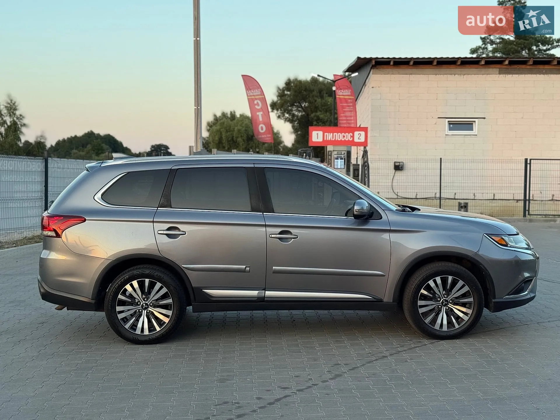 2020 Mitsubishi Outlander - мініатюра 17