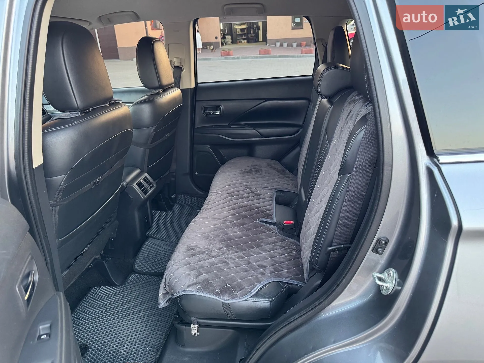2020 Mitsubishi Outlander - мініатюра 42
