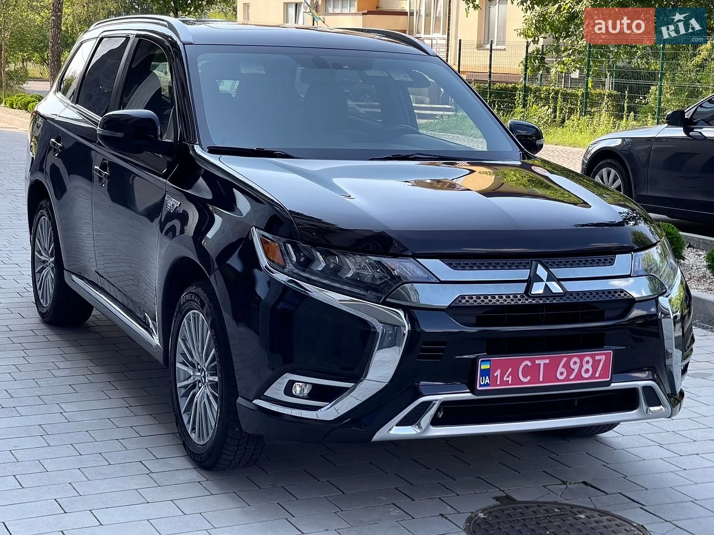 2020 Mitsubishi Outlander - мініатюра 2