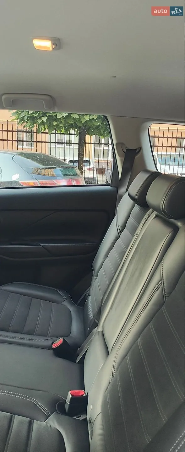 2021 Mitsubishi Outlander - мініатюра 20