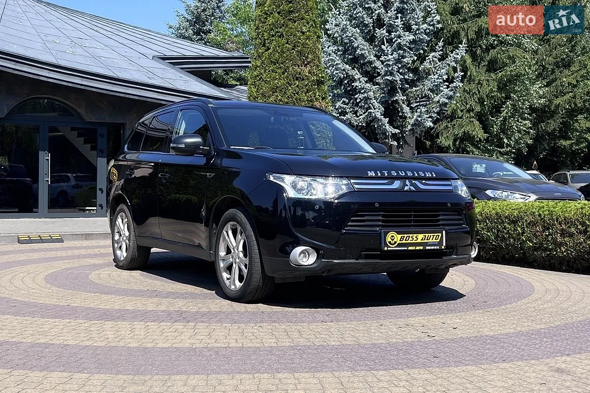 2012 Mitsubishi Outlander - фото 1