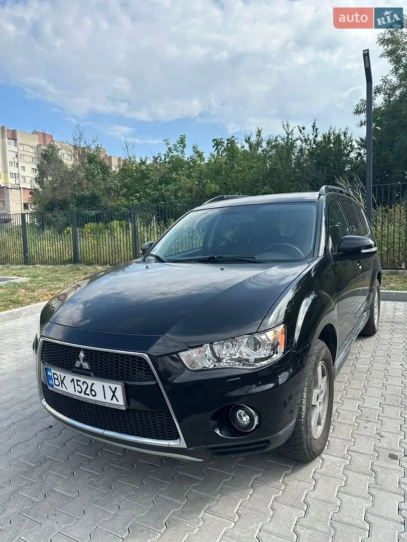 2011 Mitsubishi Outlander - фото 1