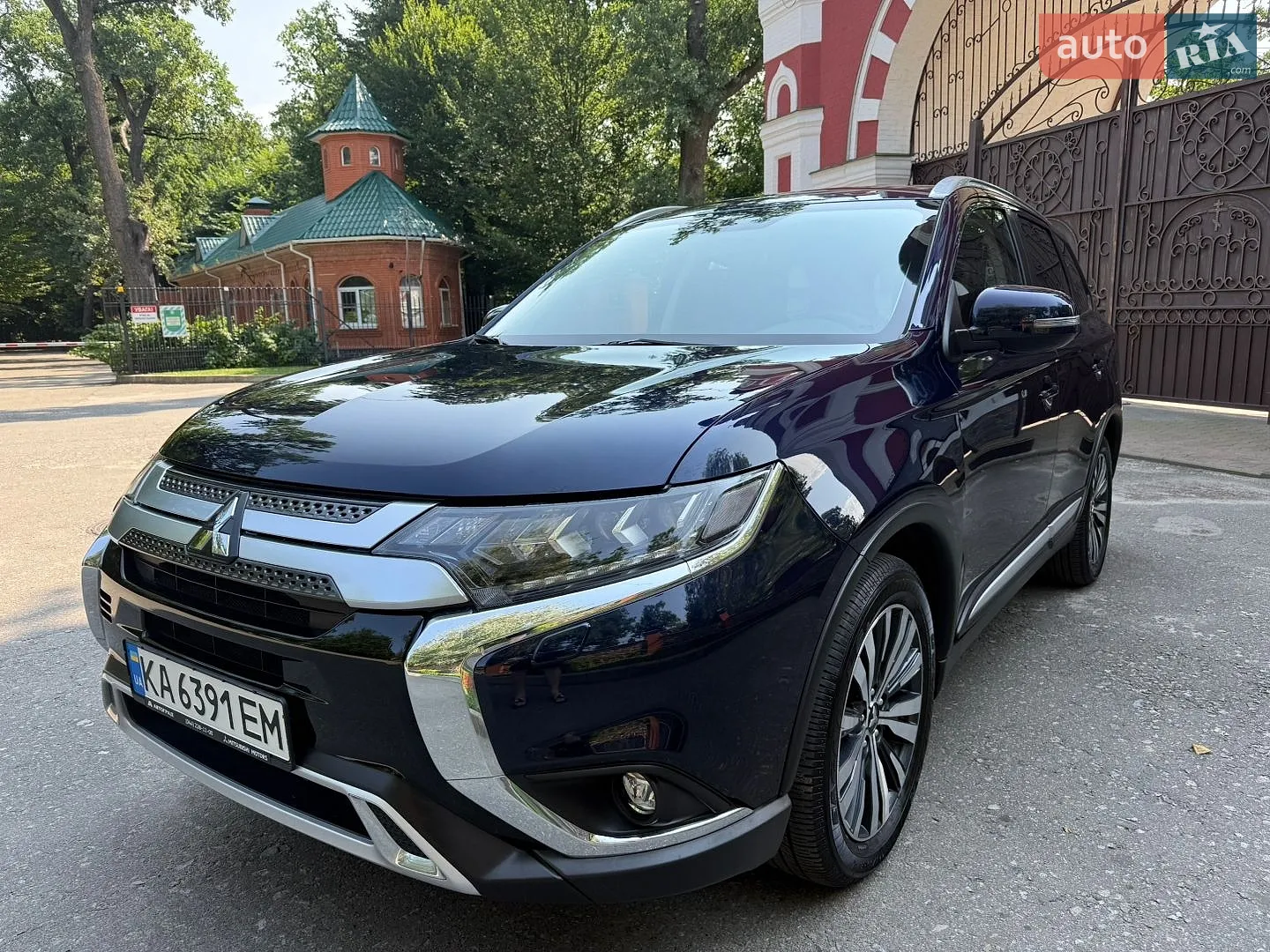 2021 Mitsubishi Outlander - фото 1
