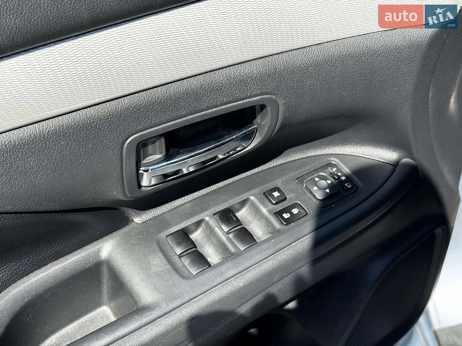 2013 Mitsubishi Outlander - мініатюра 18