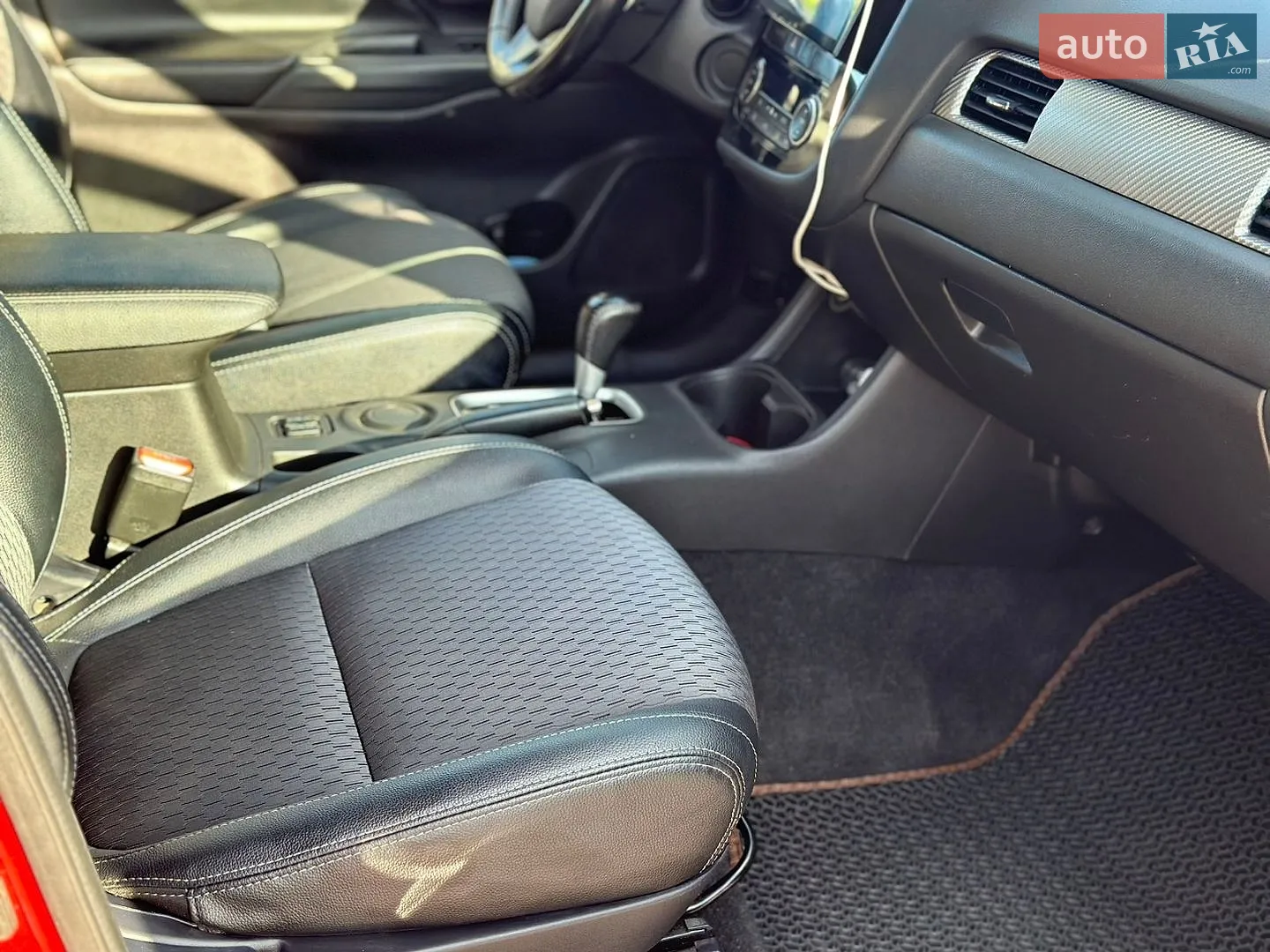 2014 Mitsubishi Outlander - мініатюра 18