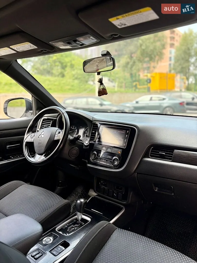 2017 Mitsubishi Outlander - мініатюра 11