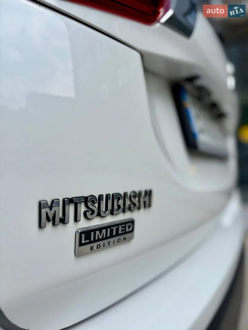 2017 Mitsubishi Outlander - мініатюра 27