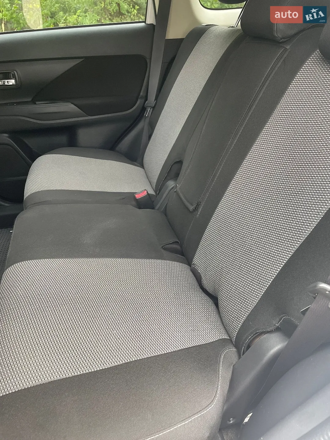 2016 Mitsubishi Outlander - мініатюра 16