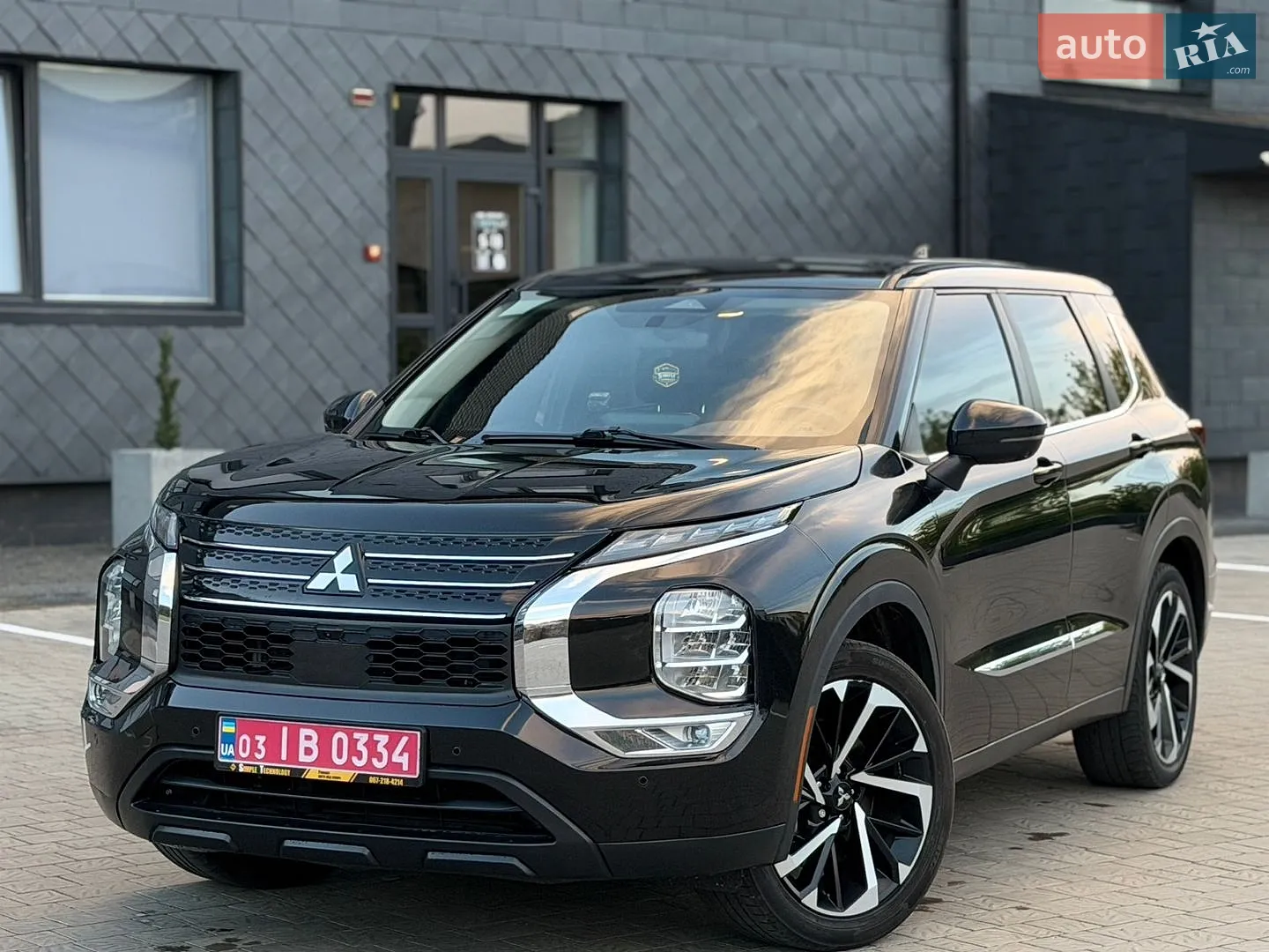 2022 Mitsubishi Outlander - фото 1