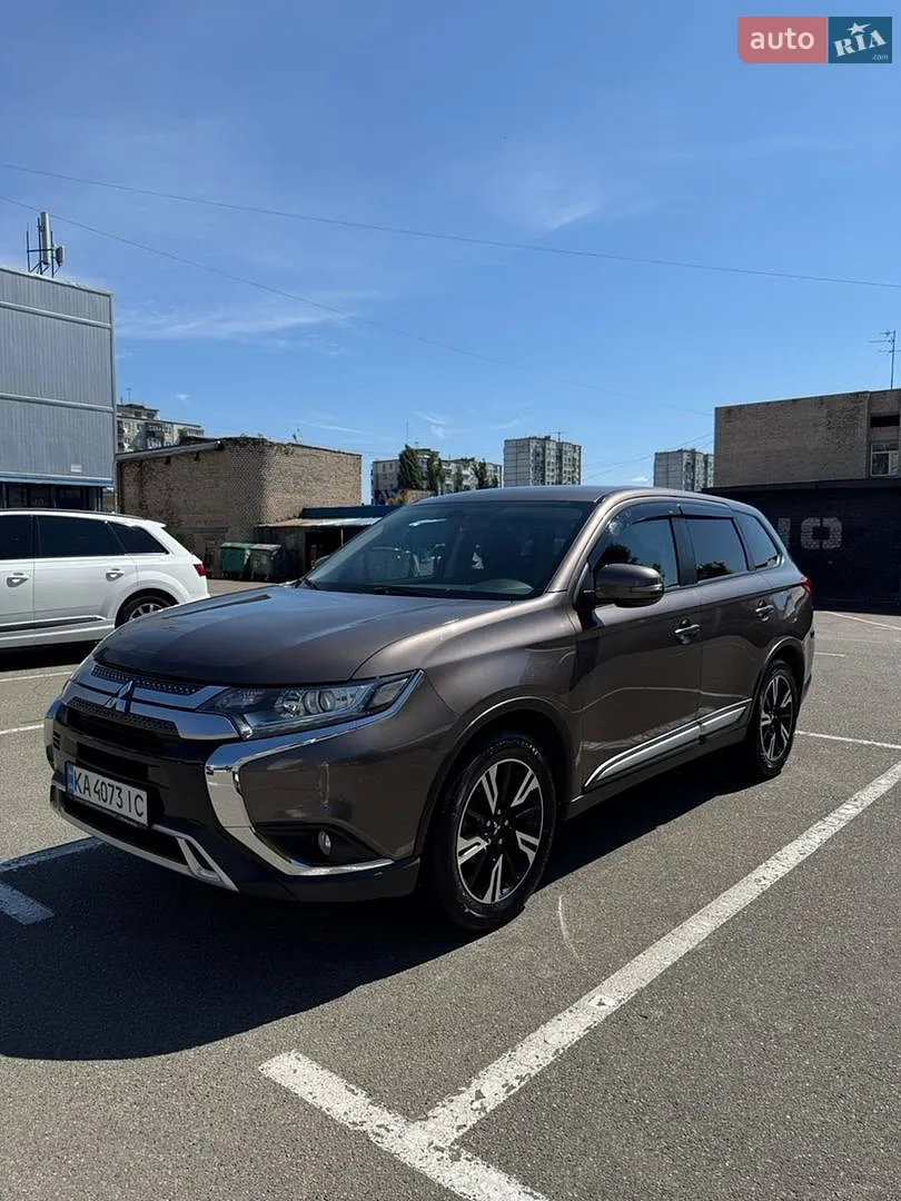 2021 Mitsubishi Outlander - мініатюра 3