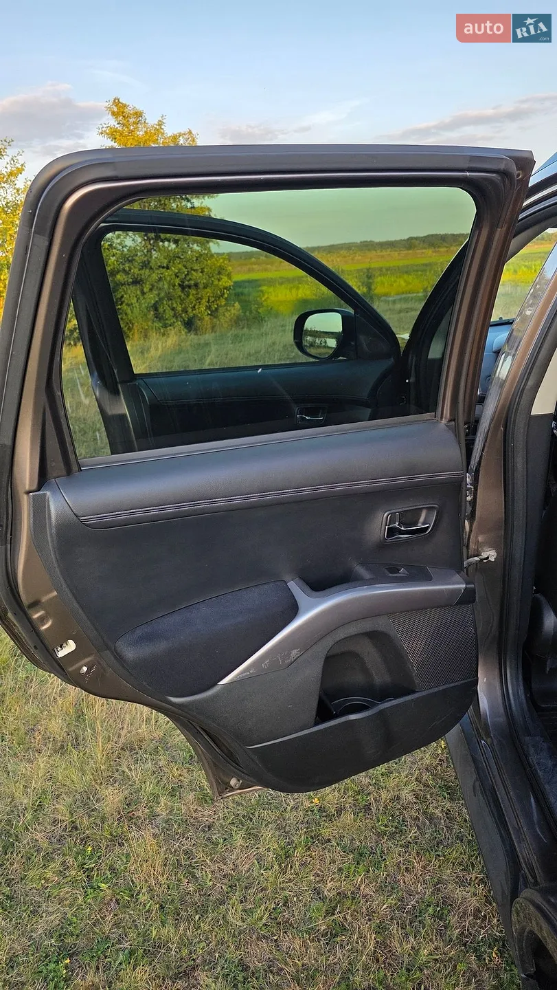 2011 Mitsubishi Outlander - мініатюра 21