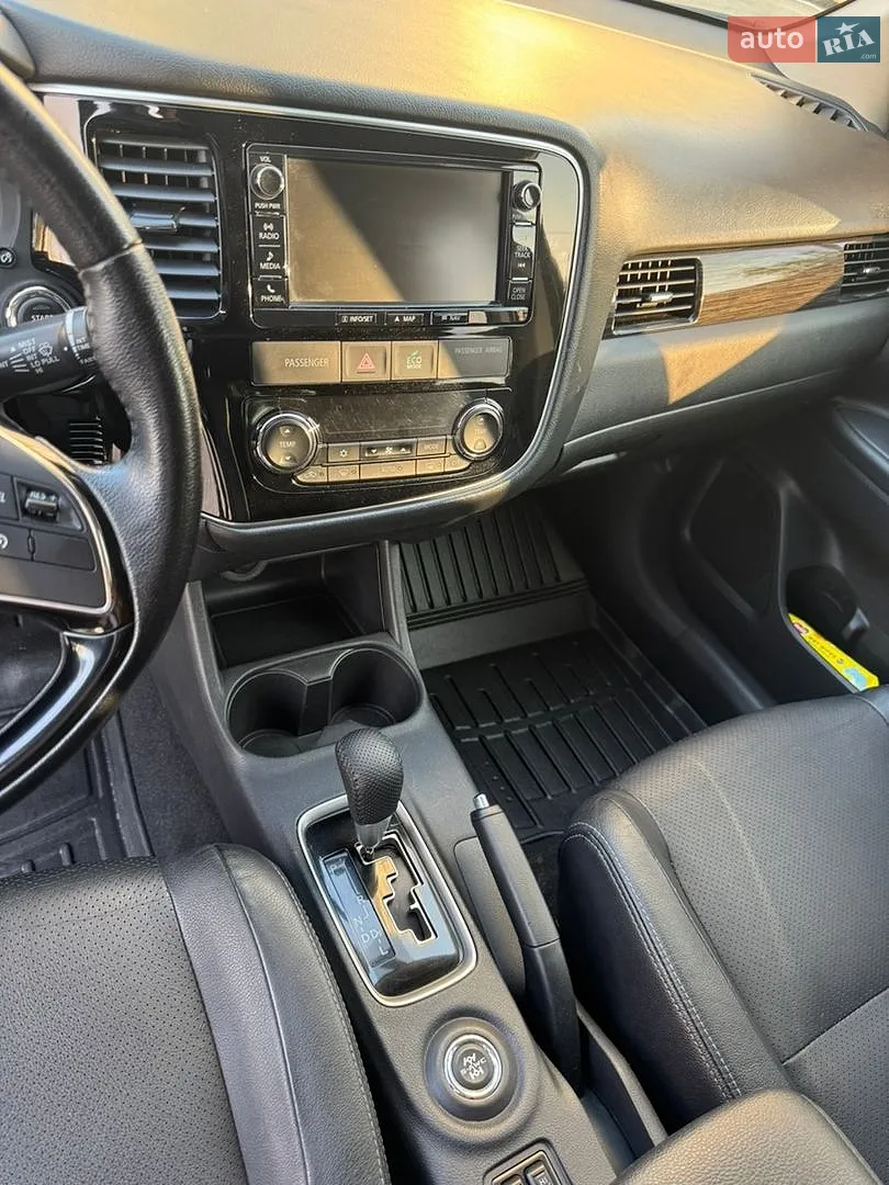 2016 Mitsubishi Outlander - мініатюра 13