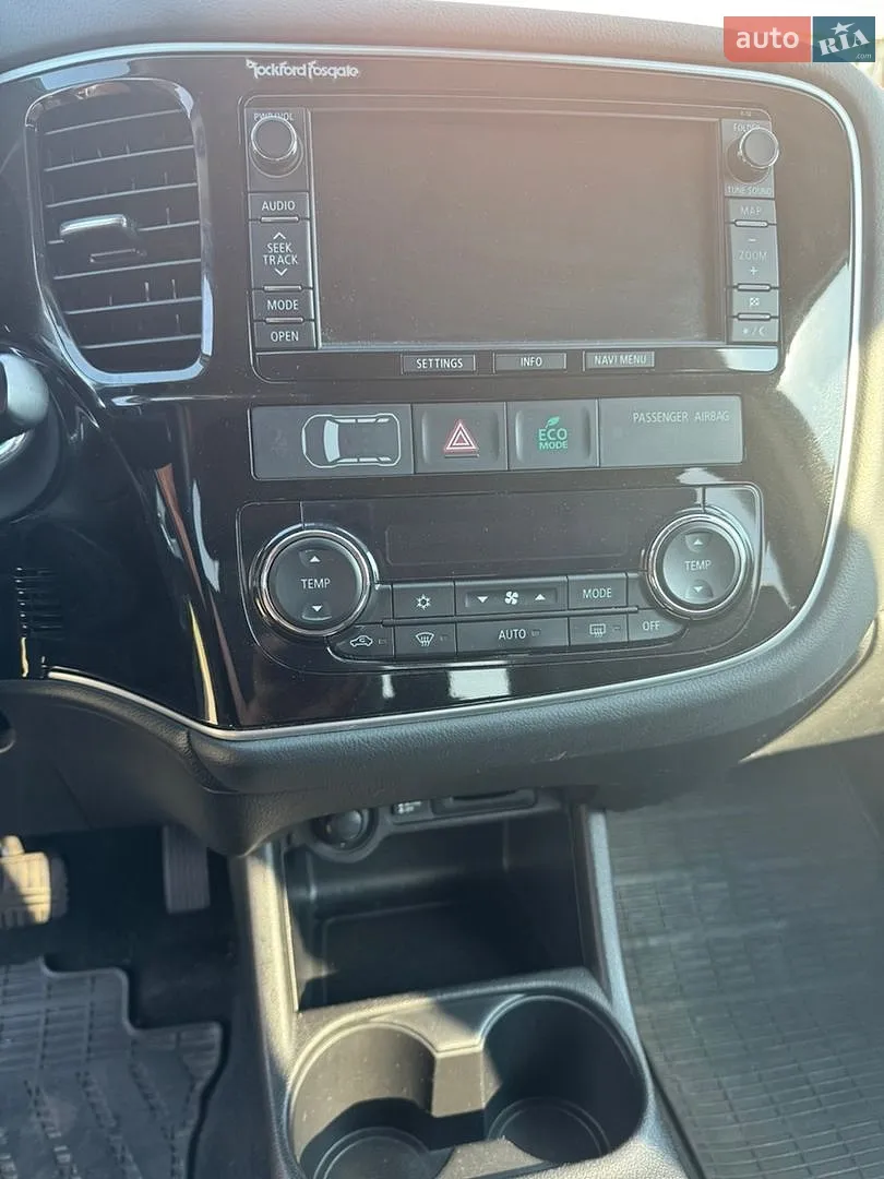 2015 Mitsubishi Outlander - мініатюра 16
