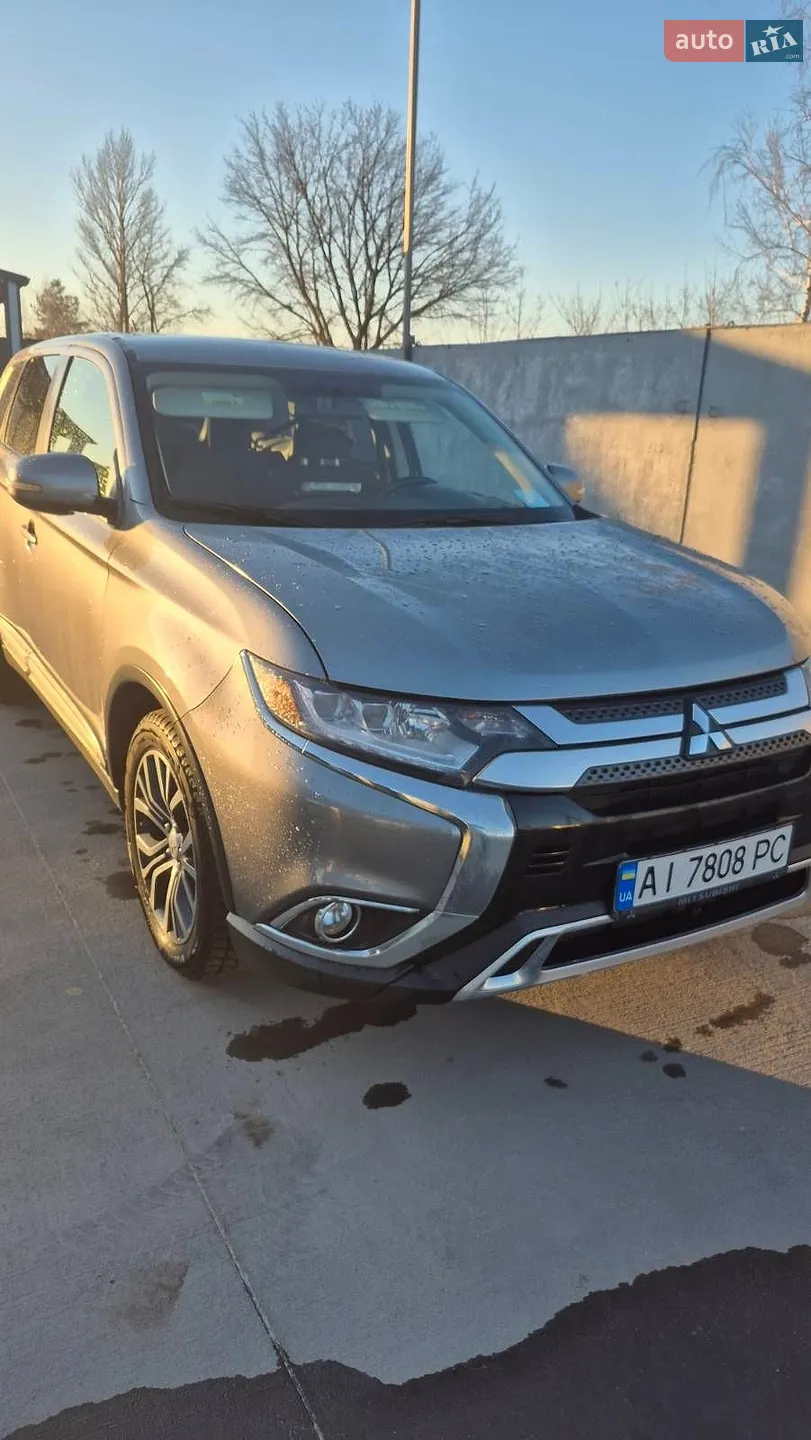 2015 Mitsubishi Outlander - фото 1