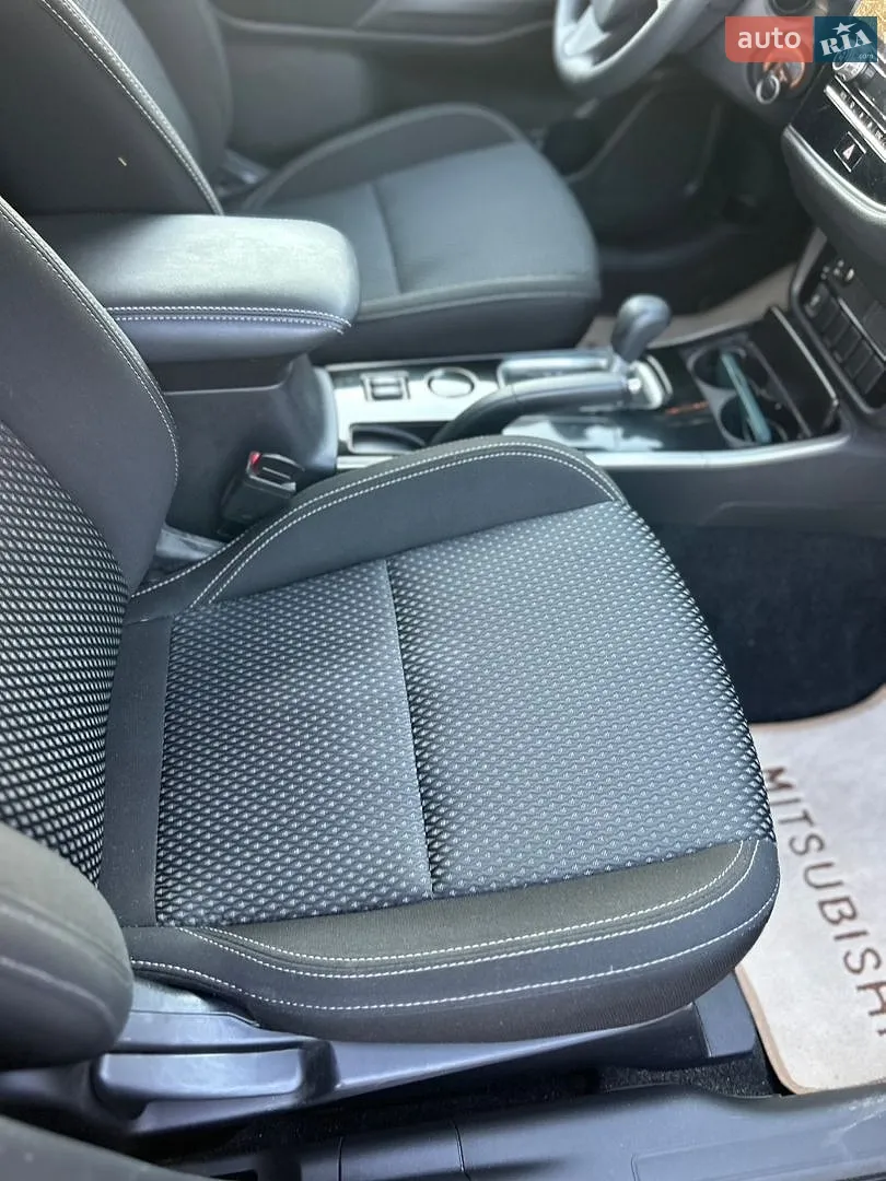 2021 Mitsubishi Outlander - мініатюра 15