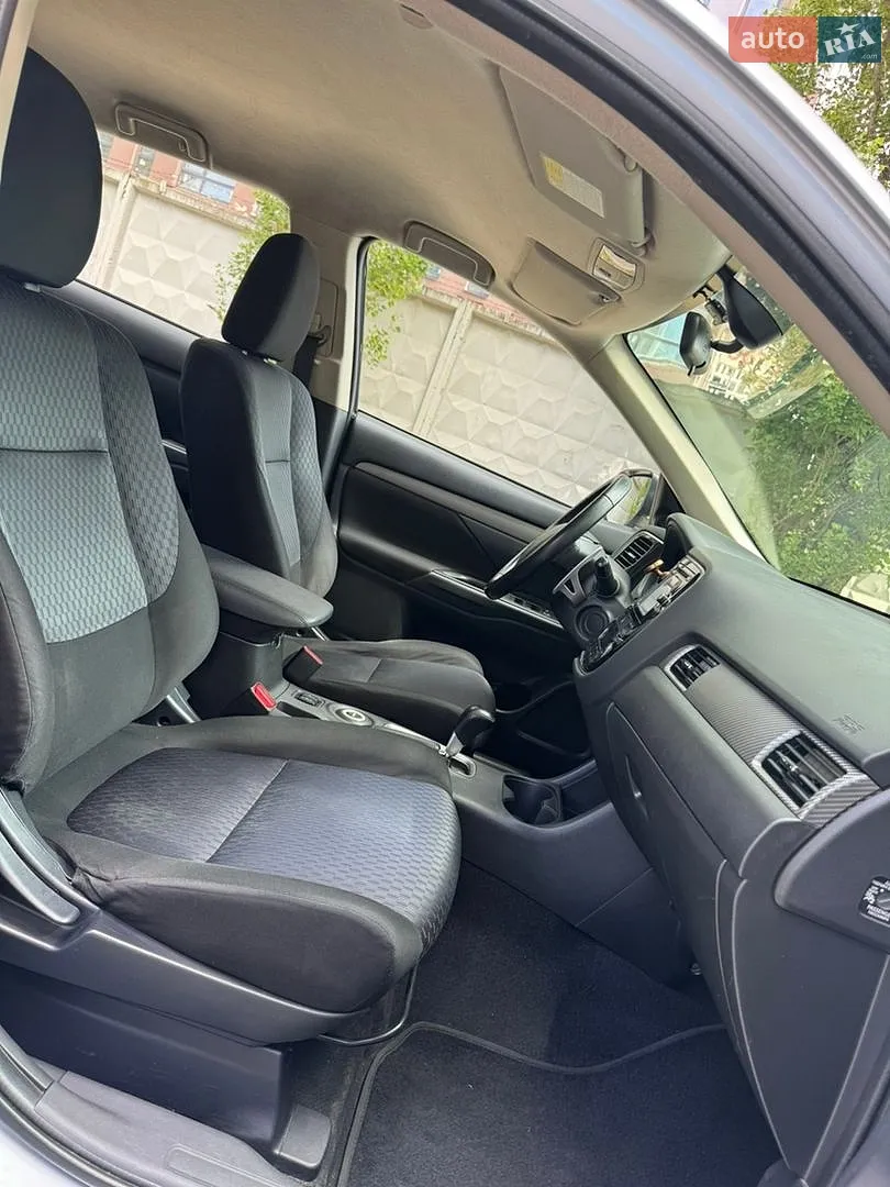 2013 Mitsubishi Outlander - мініатюра 10