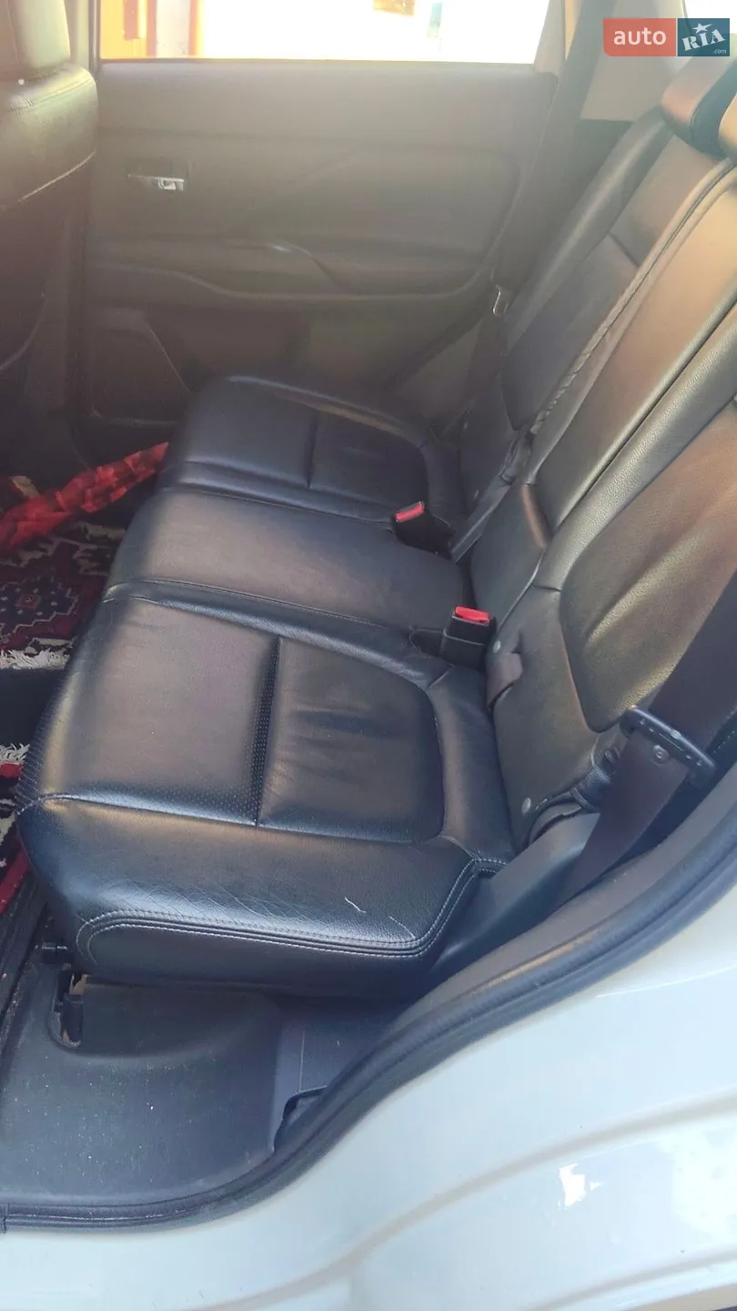 2012 Mitsubishi Outlander - мініатюра 13