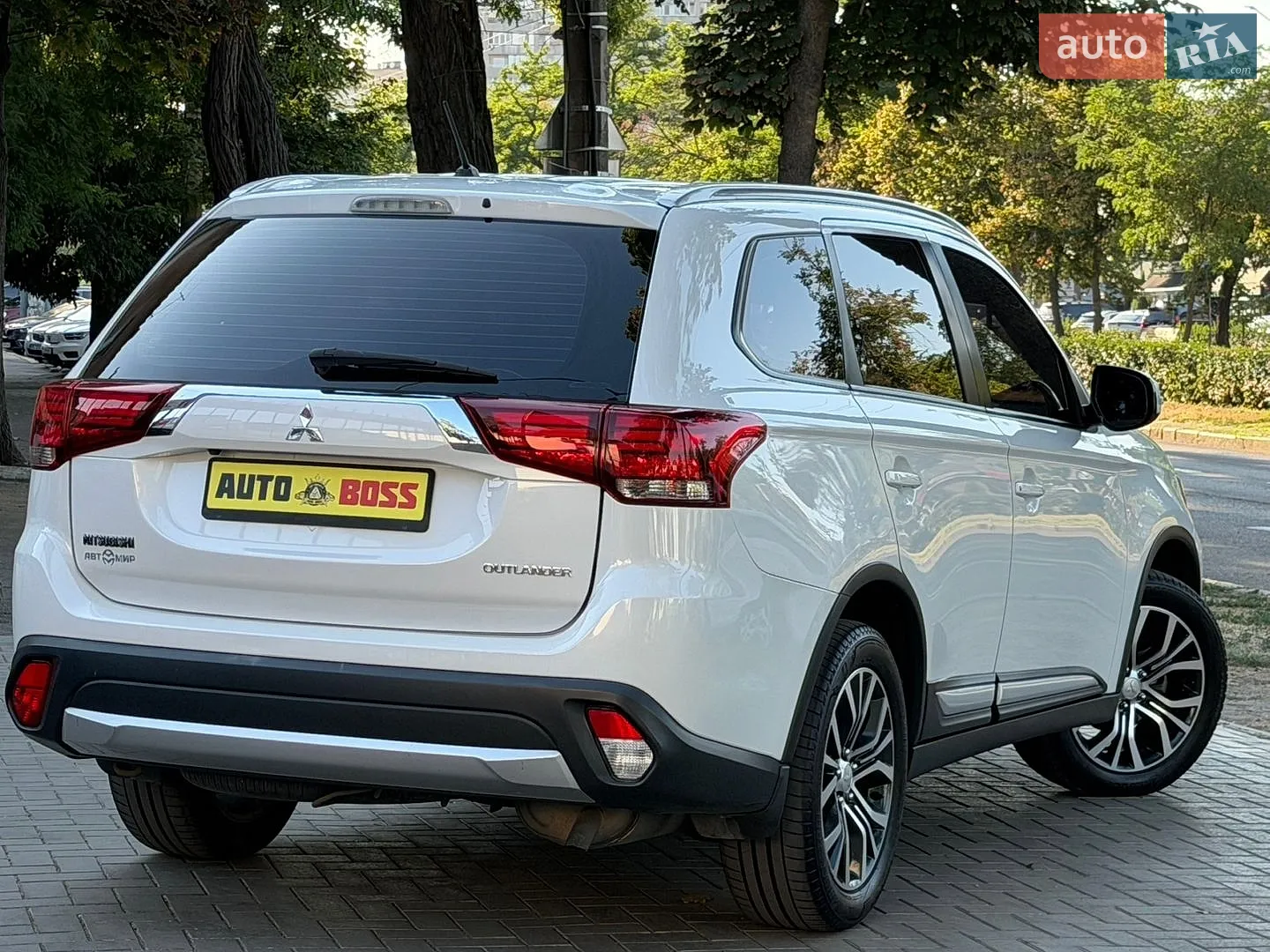 2016 Mitsubishi Outlander - мініатюра 5