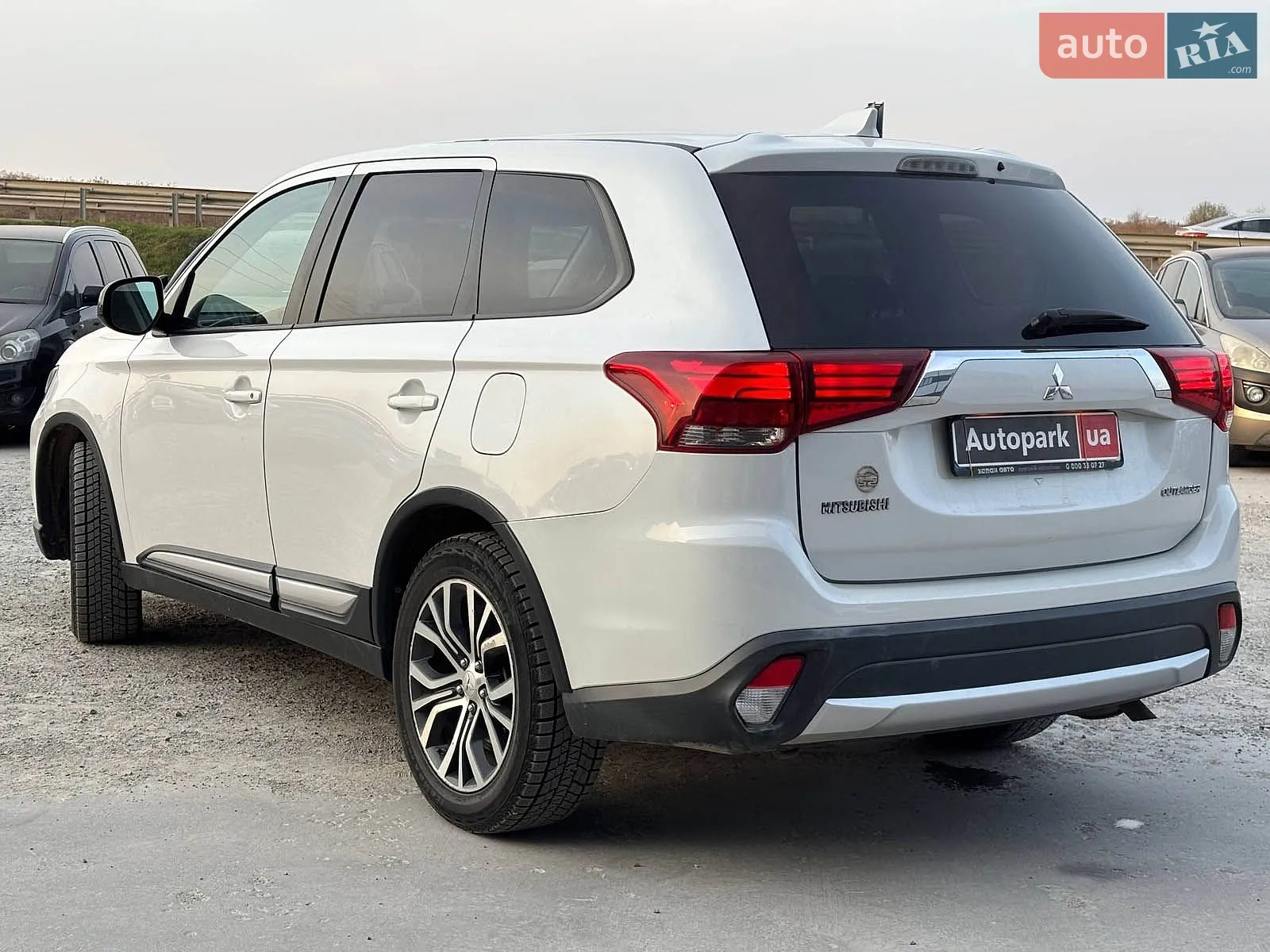 2016 Mitsubishi Outlander - мініатюра 8
