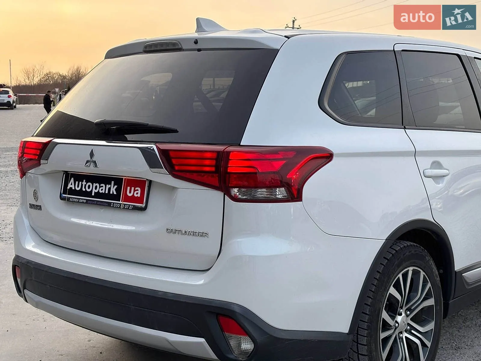 2016 Mitsubishi Outlander - мініатюра 10