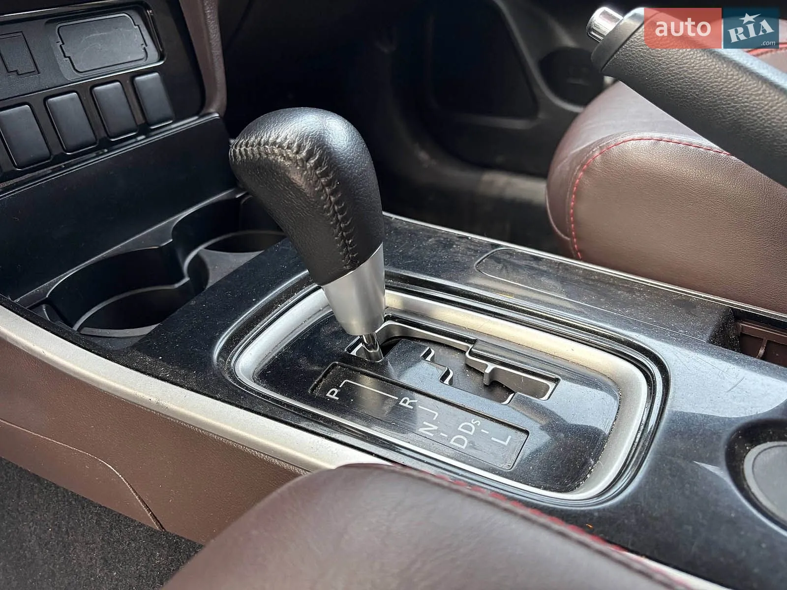 2016 Mitsubishi Outlander - мініатюра 27