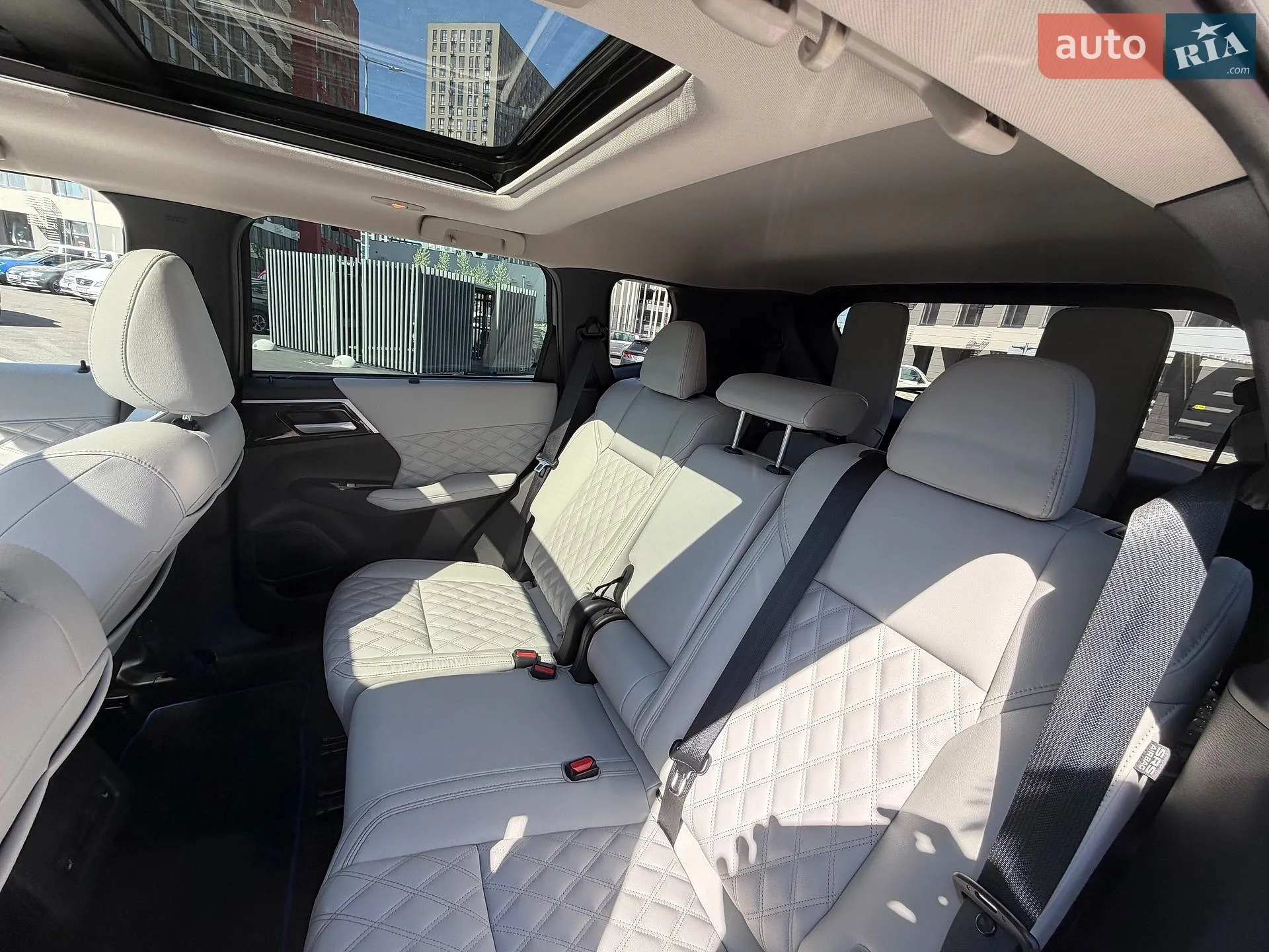 2022 Mitsubishi Outlander - мініатюра 14