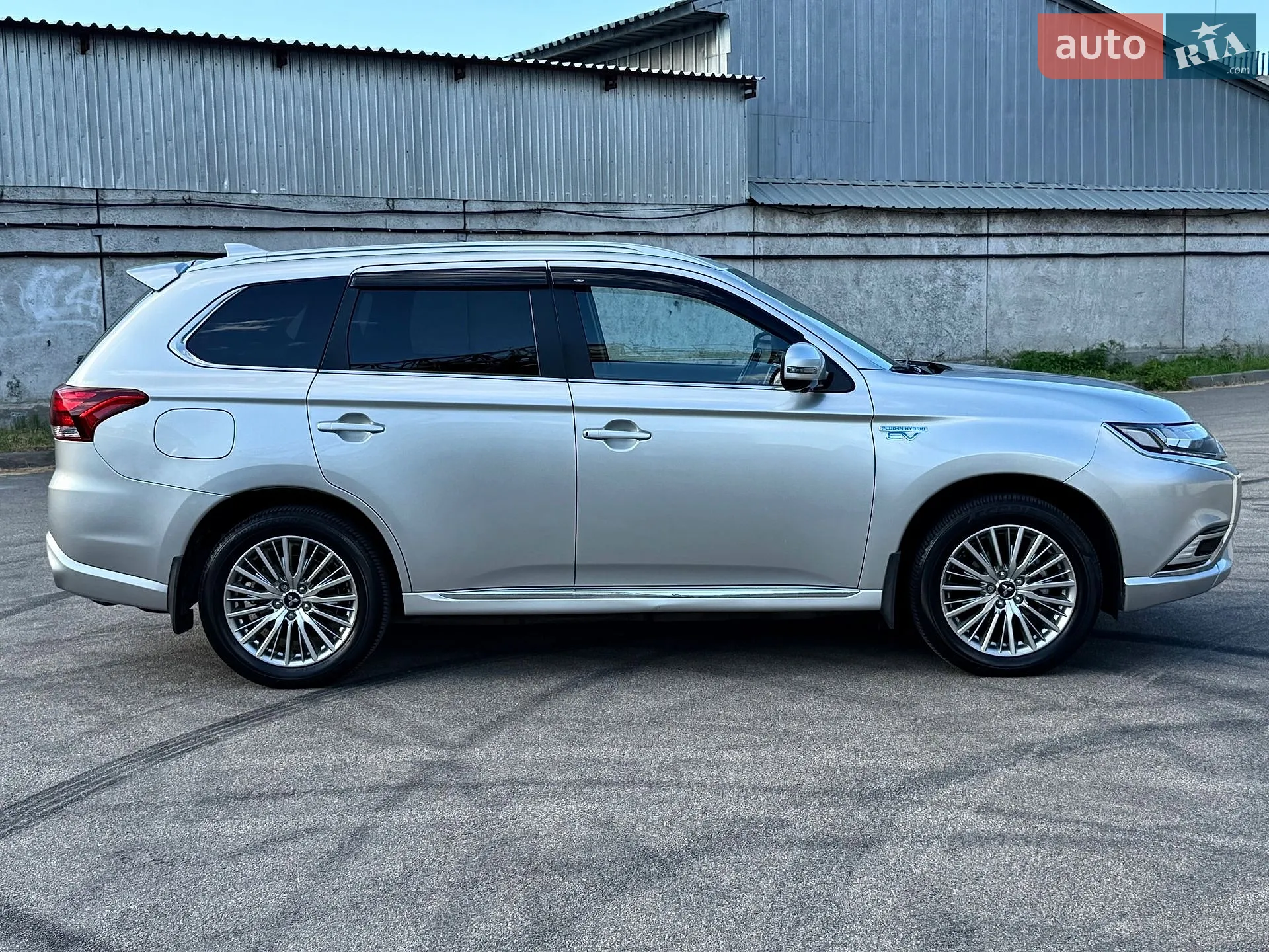 2020 Mitsubishi Outlander - мініатюра 5