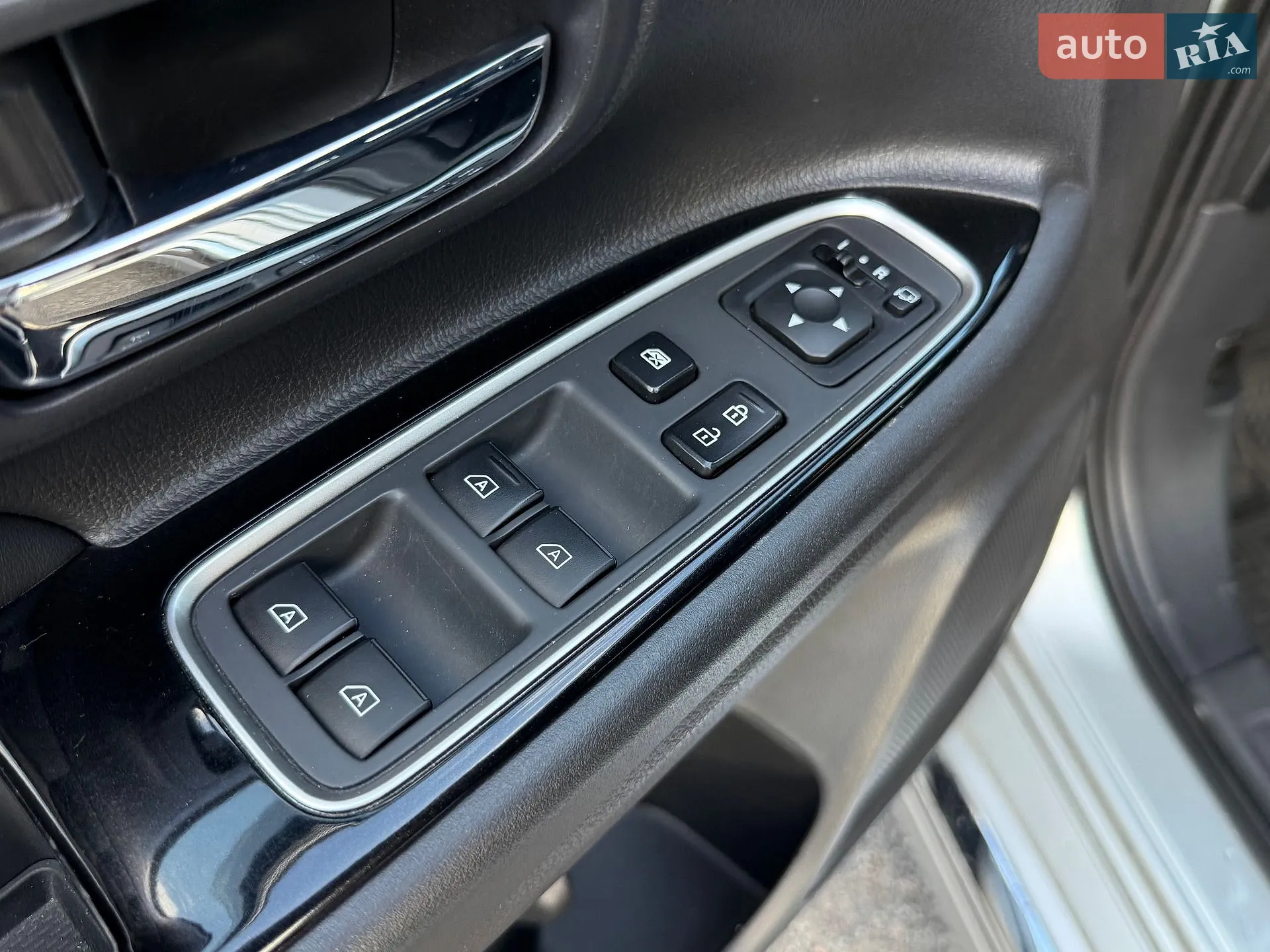 2020 Mitsubishi Outlander - мініатюра 28