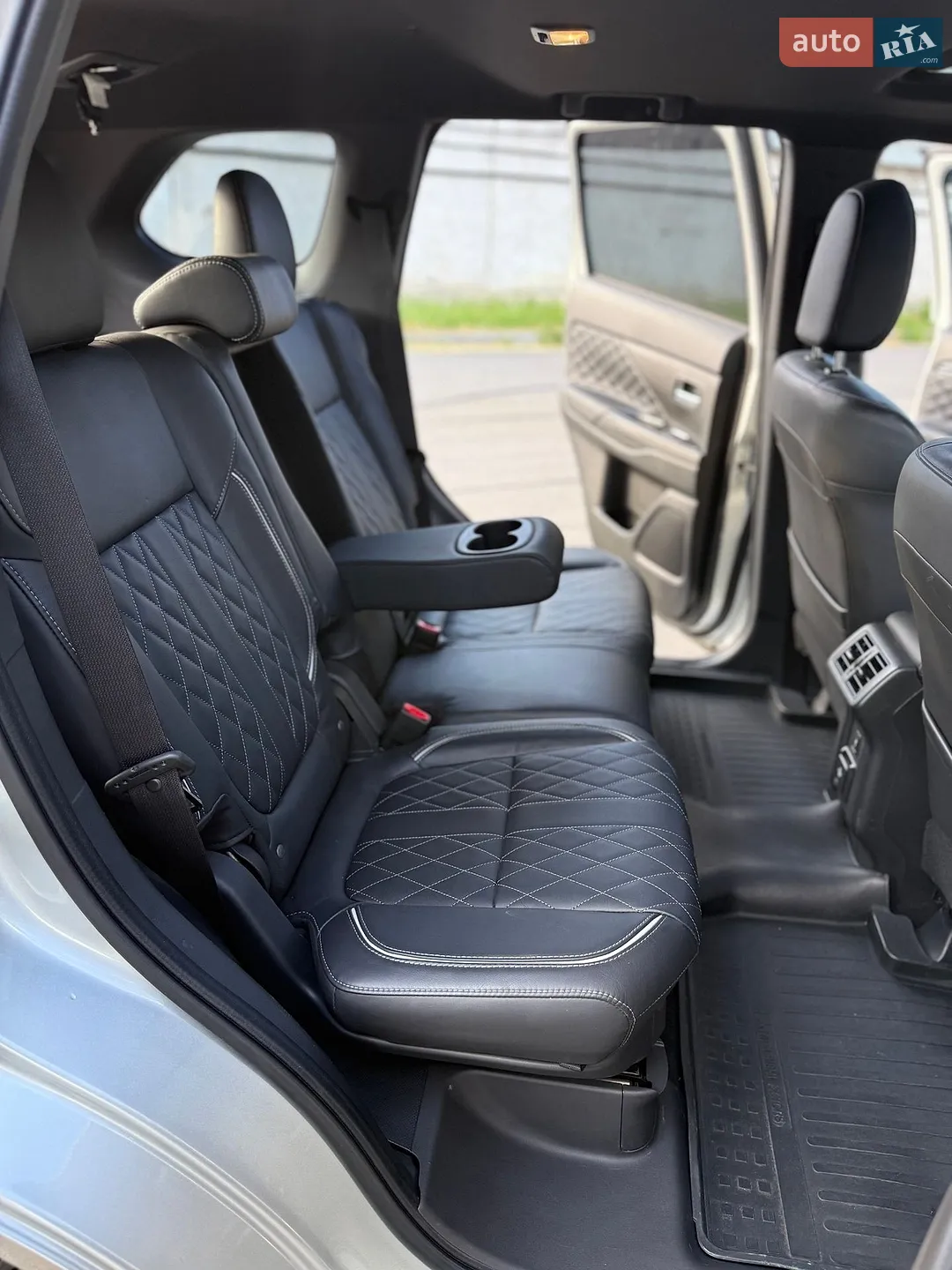 2020 Mitsubishi Outlander - мініатюра 40