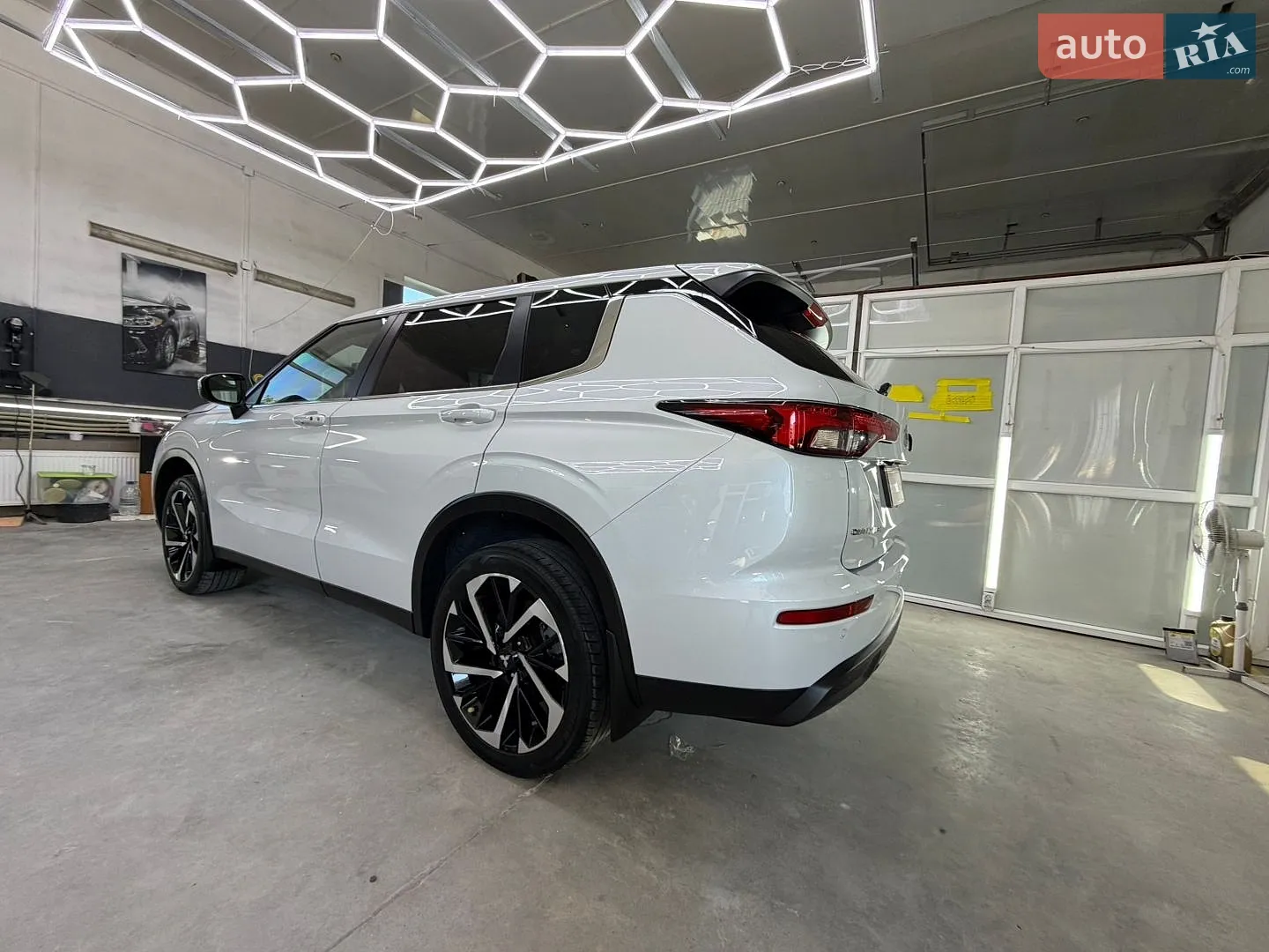 2024 Mitsubishi Outlander - фото 1