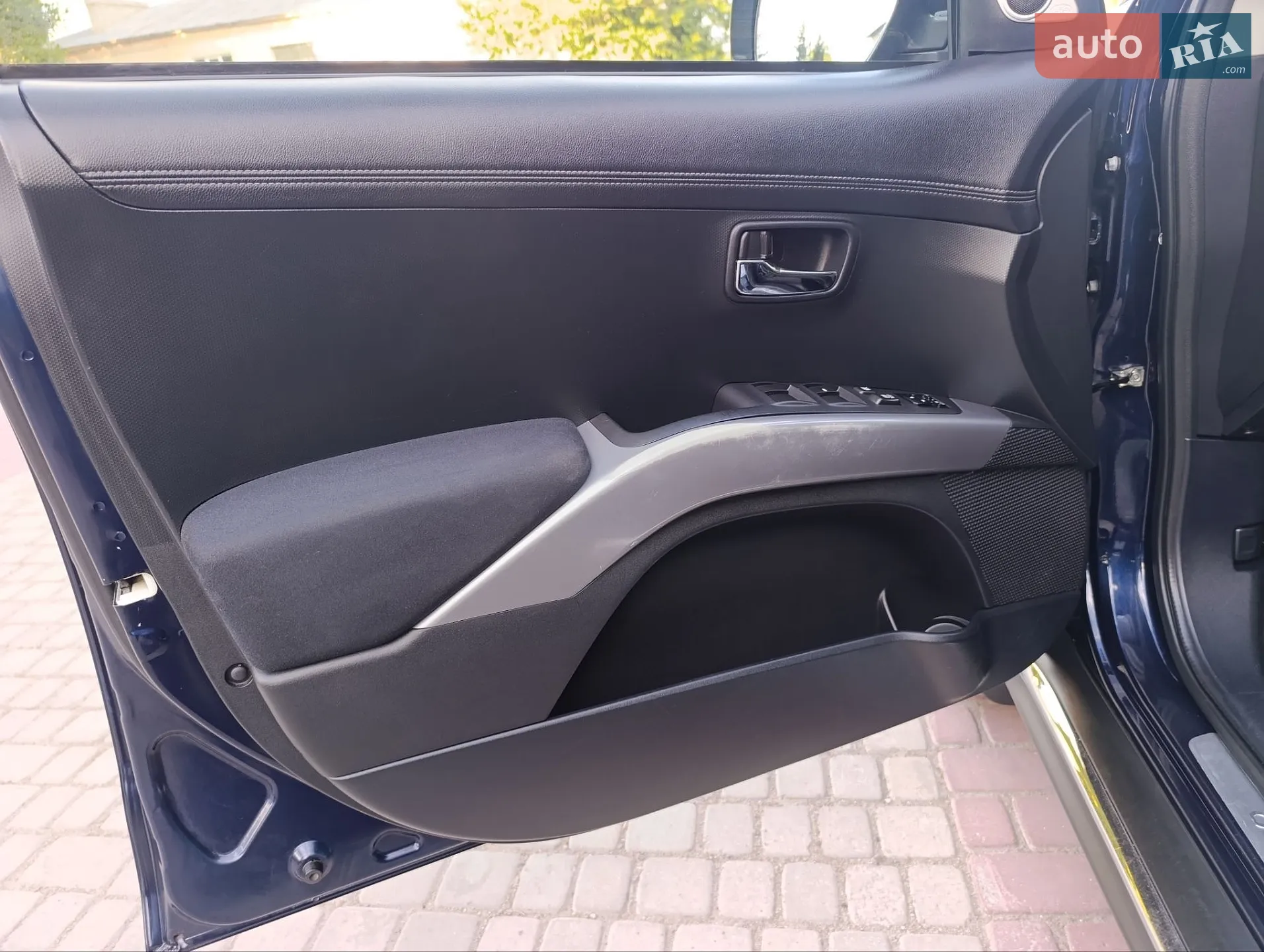 2010 Mitsubishi Outlander - мініатюра 16