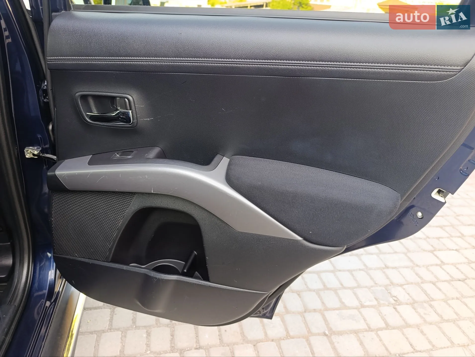 2010 Mitsubishi Outlander - мініатюра 32
