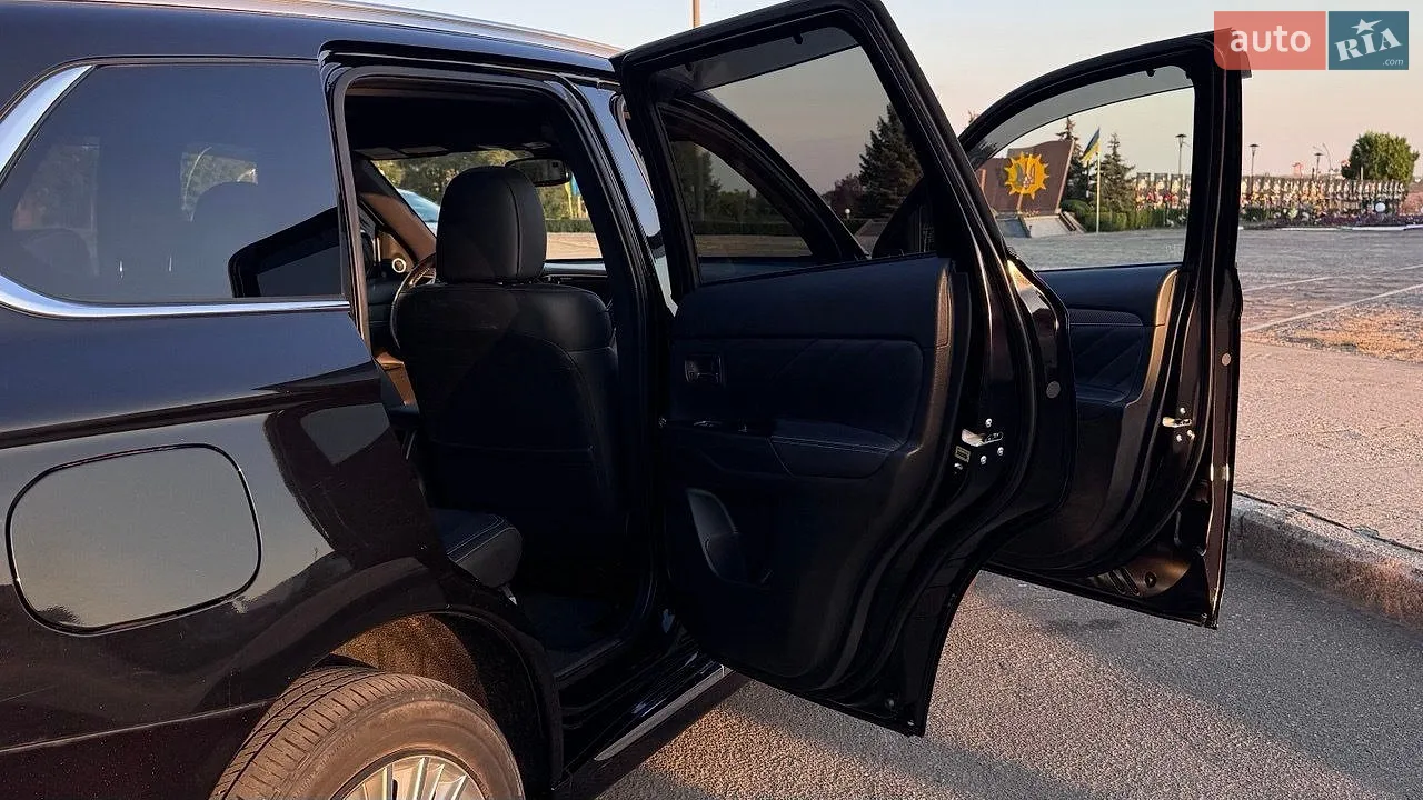 2019 Mitsubishi Outlander - мініатюра 19