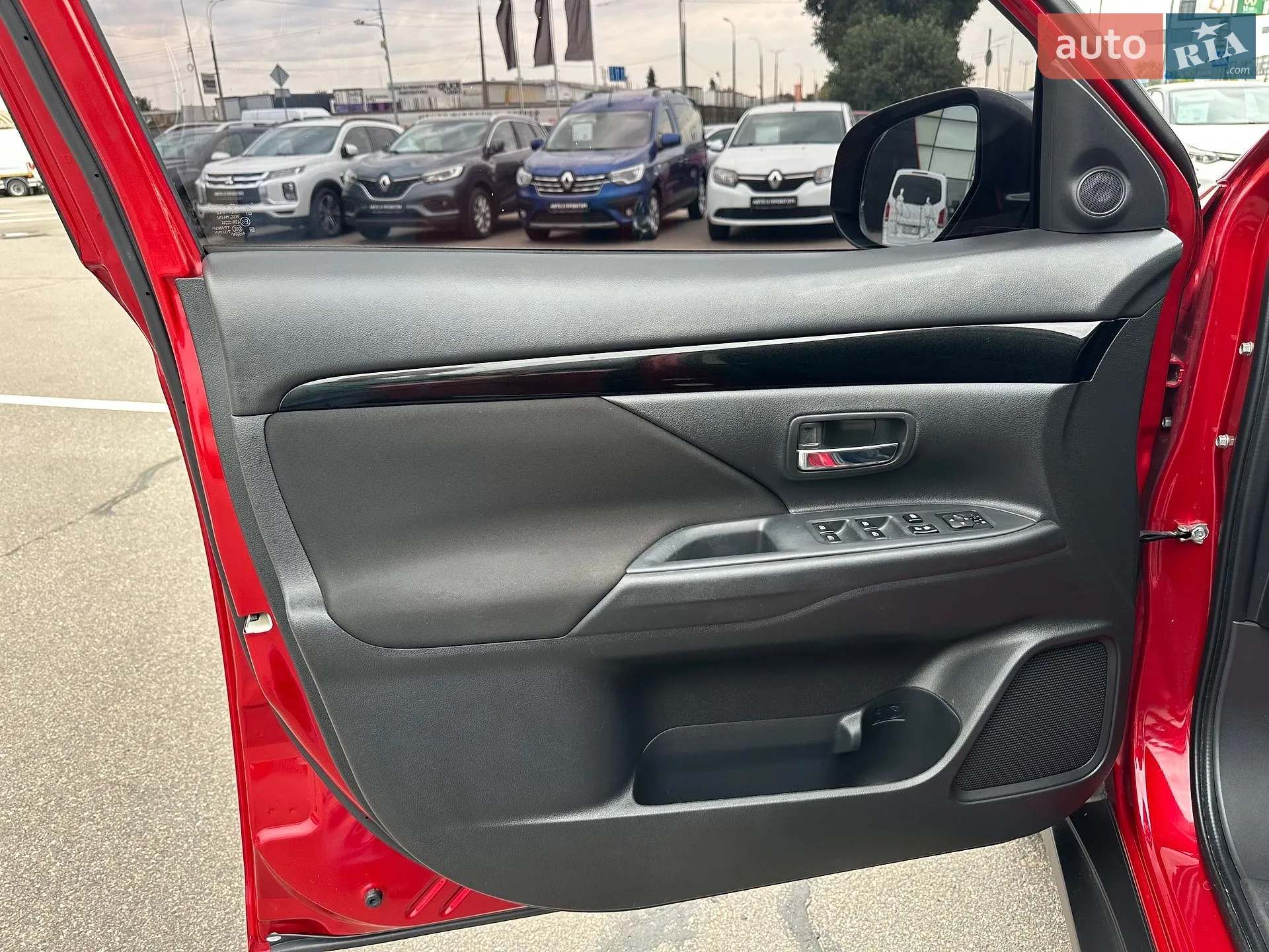 2020 Mitsubishi Outlander - мініатюра 15