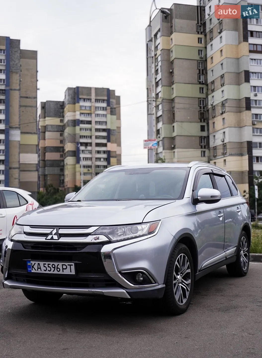 2017 Mitsubishi Outlander - фото 1