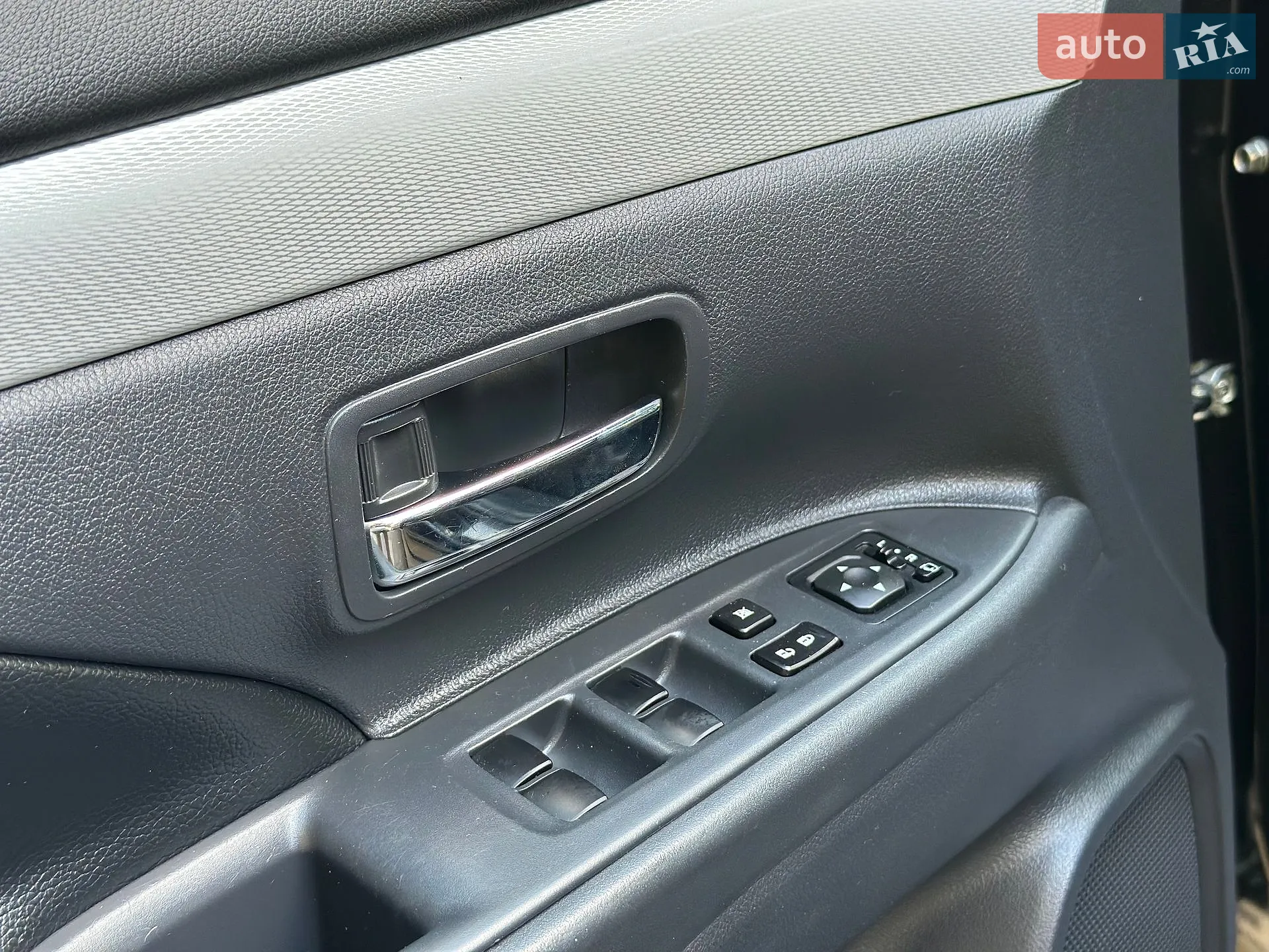 2015 Mitsubishi Outlander - мініатюра 54