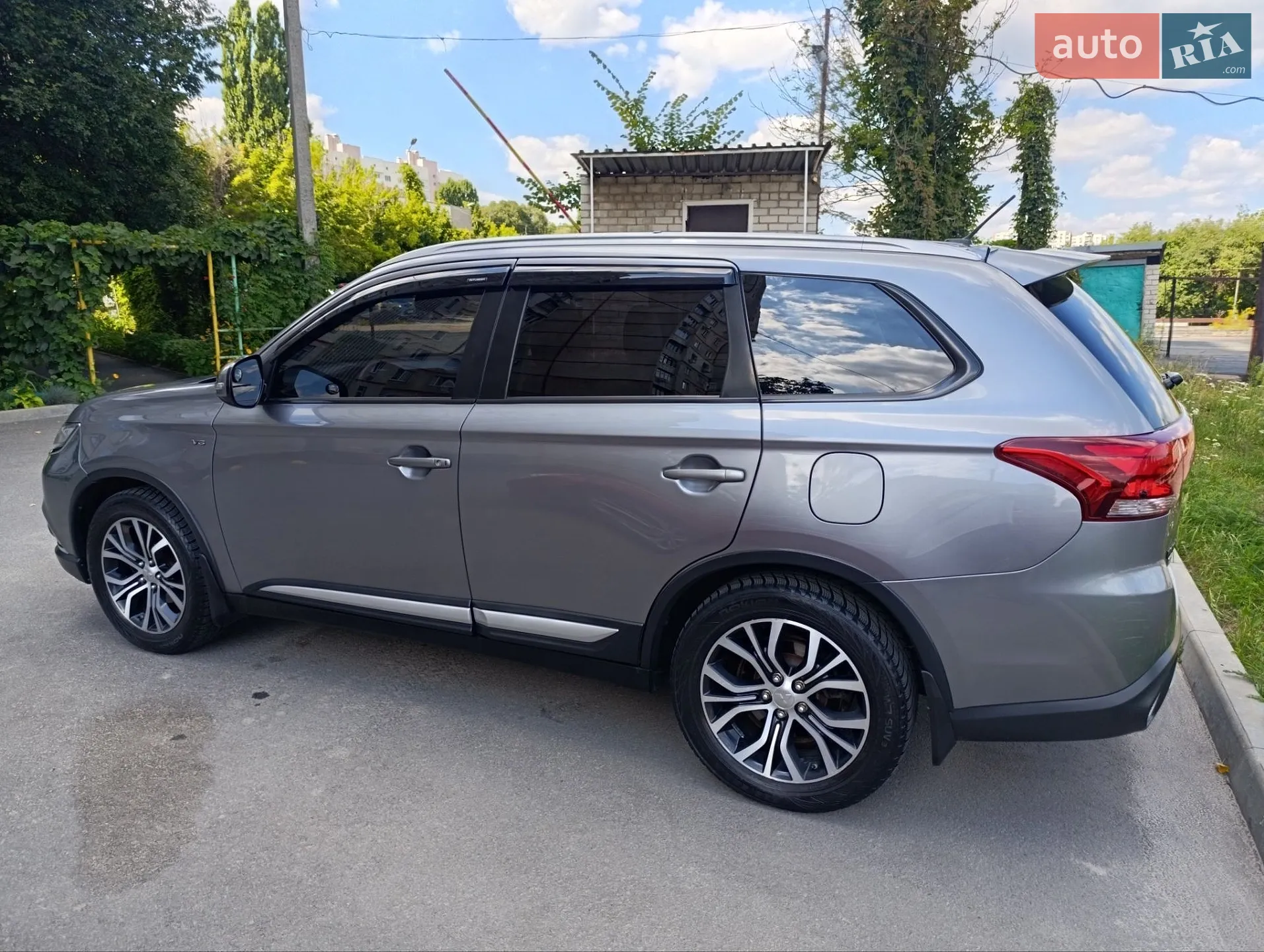 2016 Mitsubishi Outlander - мініатюра 10