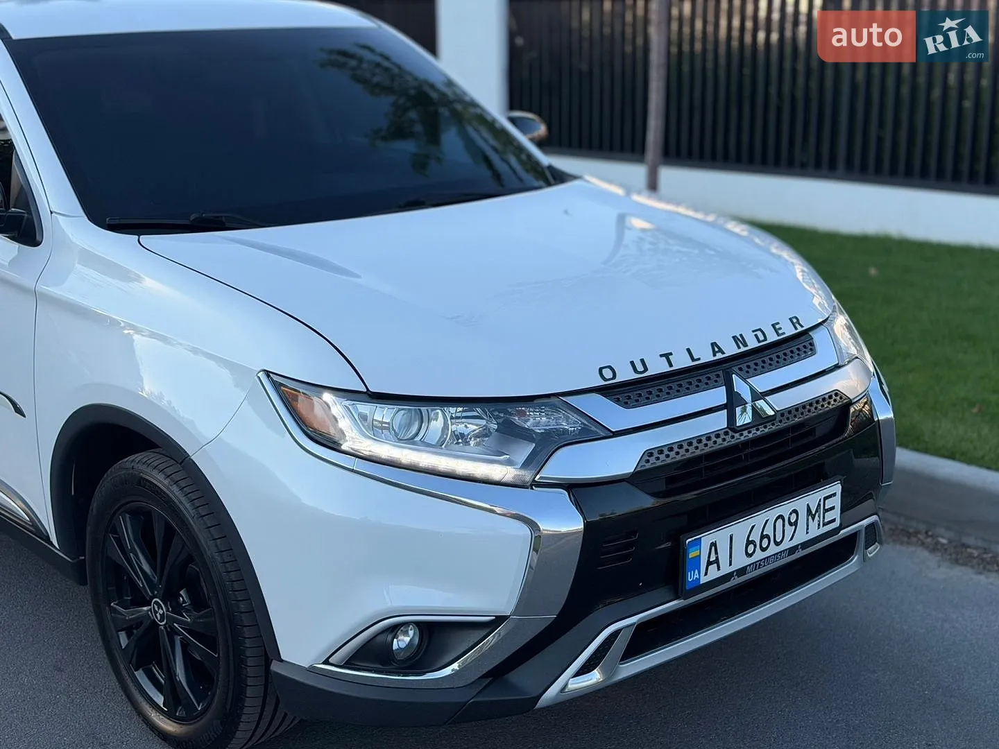 2019 Mitsubishi Outlander - мініатюра 2